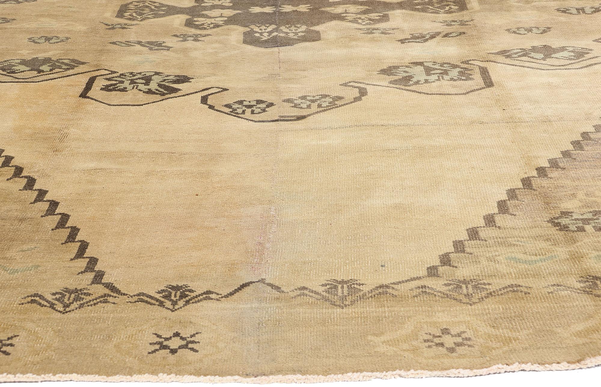 1950's Turkish Oushak Carpet with Modern Style In Good Condition For Sale In Dallas, TX