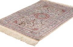 Türkischer Hereke-Teppich aus Seide aus den 1950er Jahren mit traditionellem Stil