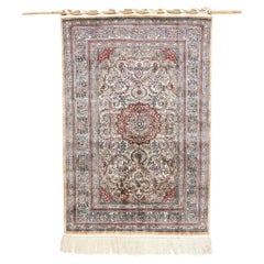 Türkischer Hereke-Teppich aus Seide aus den 1950er Jahren mit traditionellem Stil