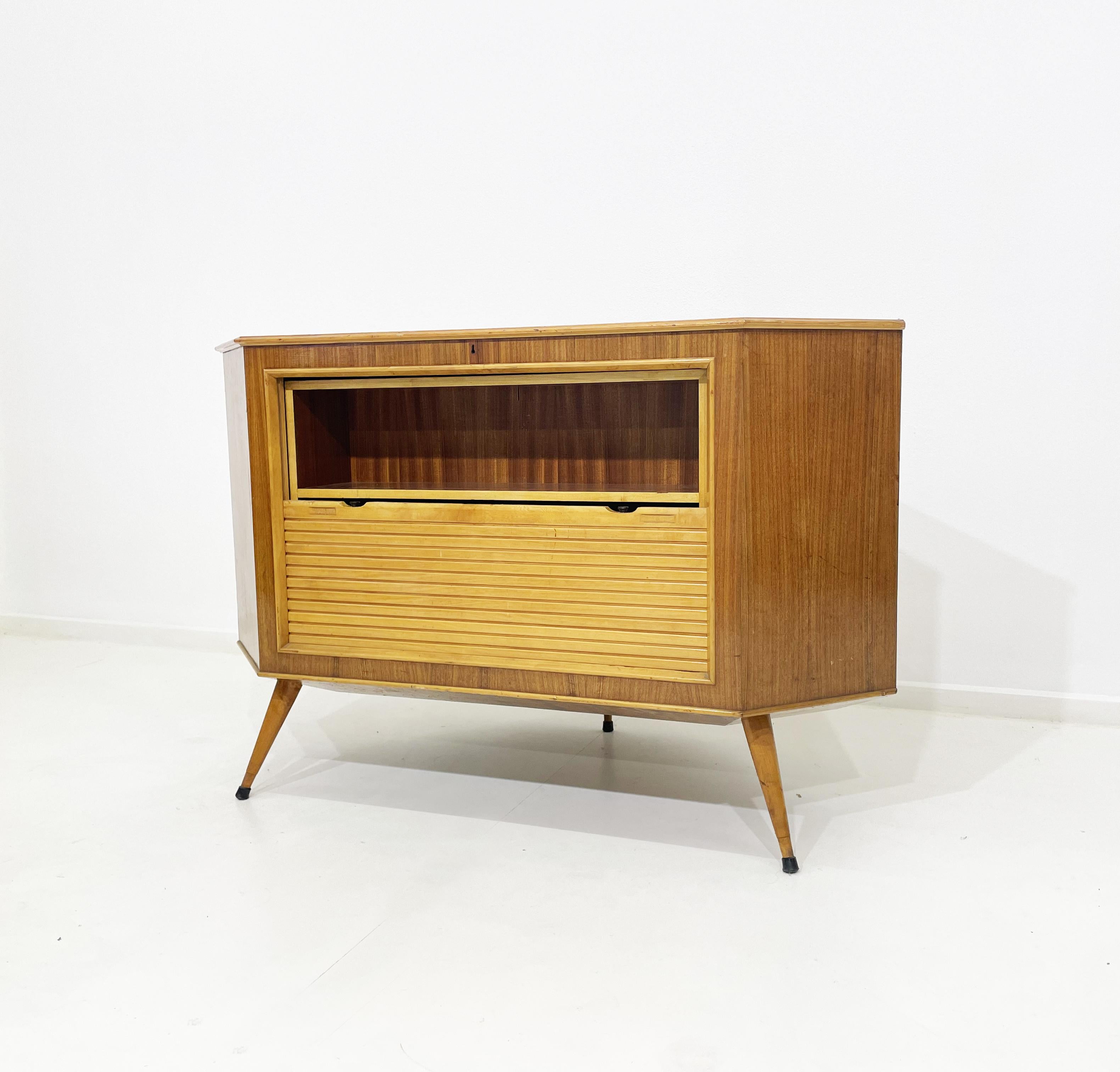 1950s turnable corner bar and bookshell For Sale 8