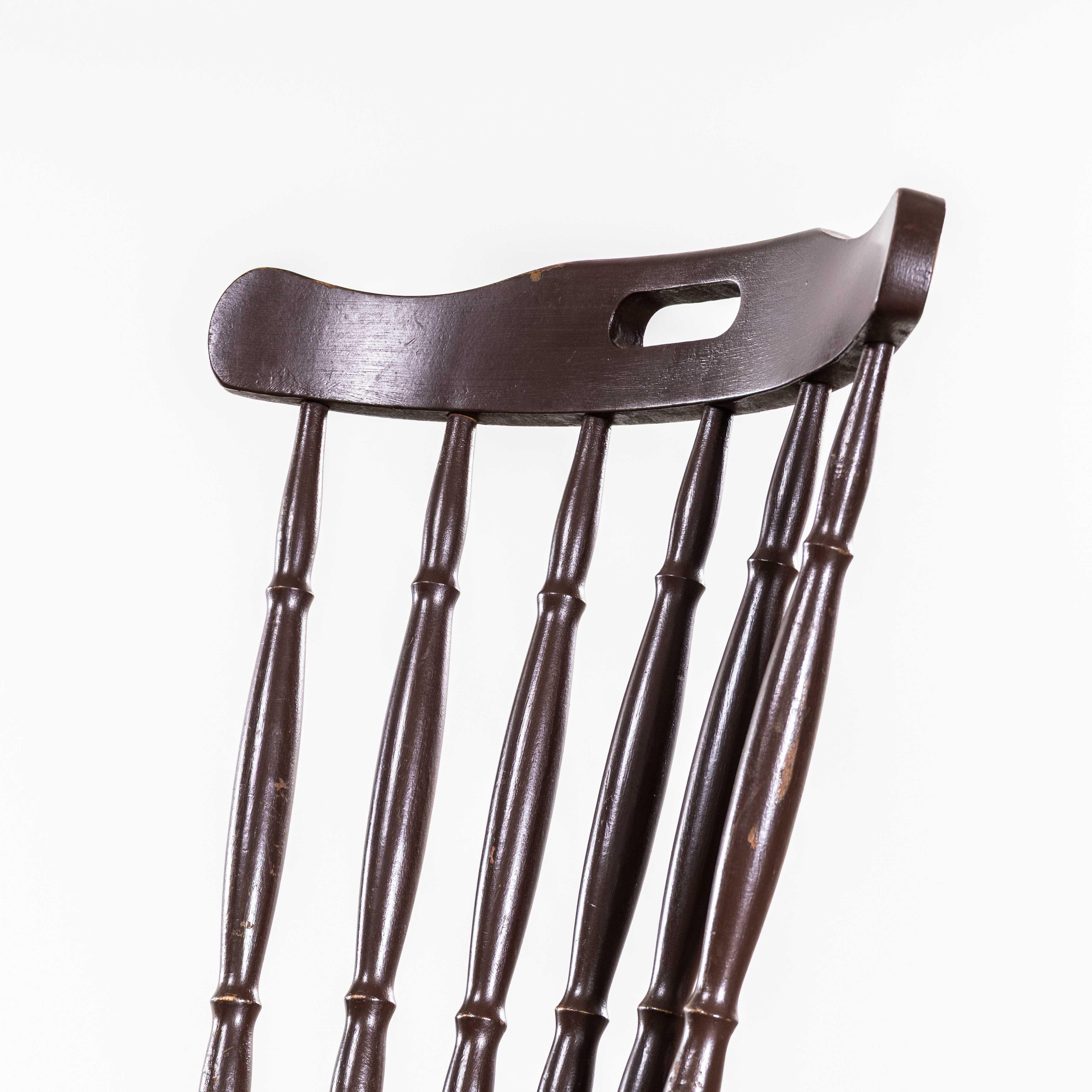 1950's Gedrechseltes Farbiges Spindelrücken Dunkler Esszimmerstuhl im Angebot 6