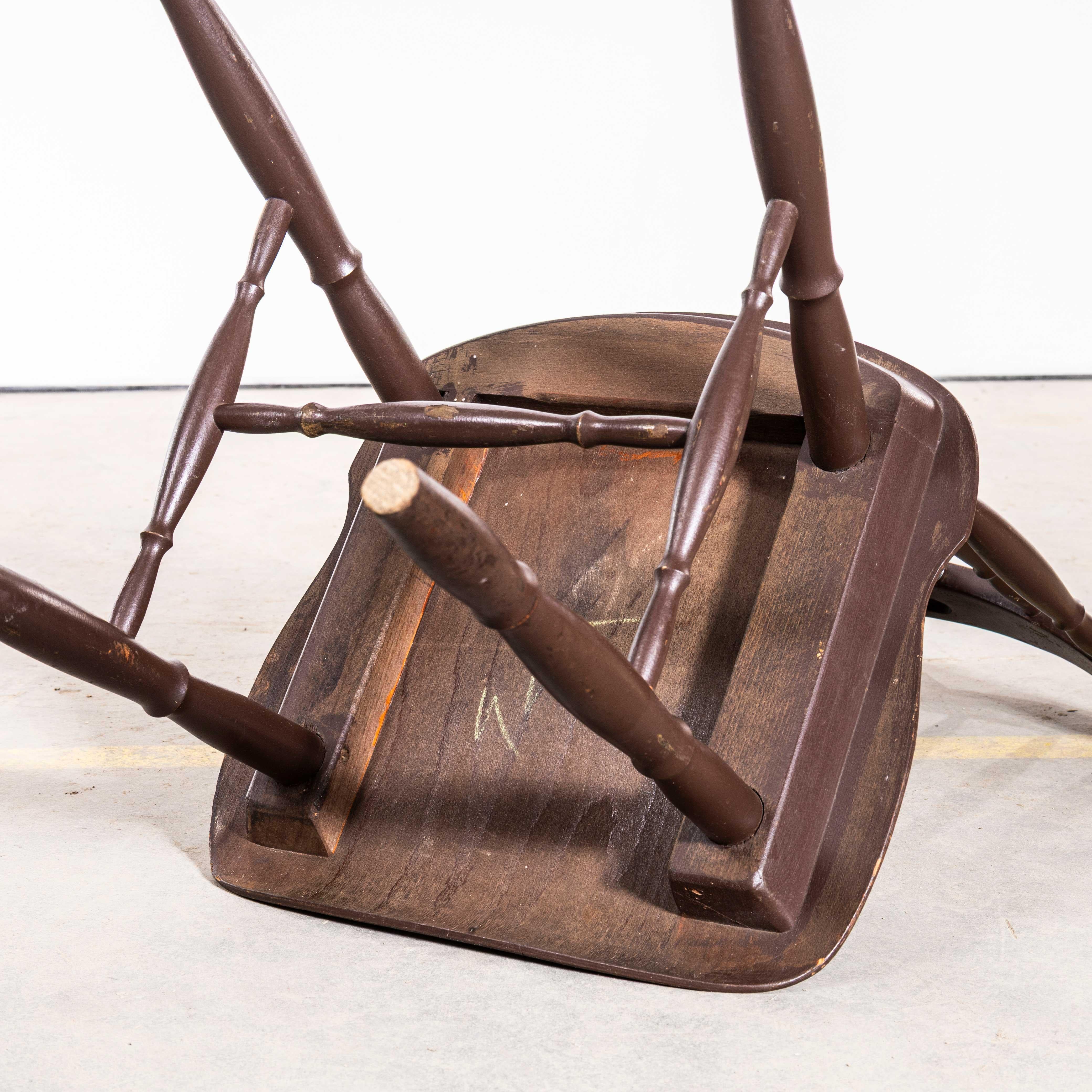 1950's Gedrechseltes Farbiges Spindelrücken Dunkler Esszimmerstuhl im Angebot 7