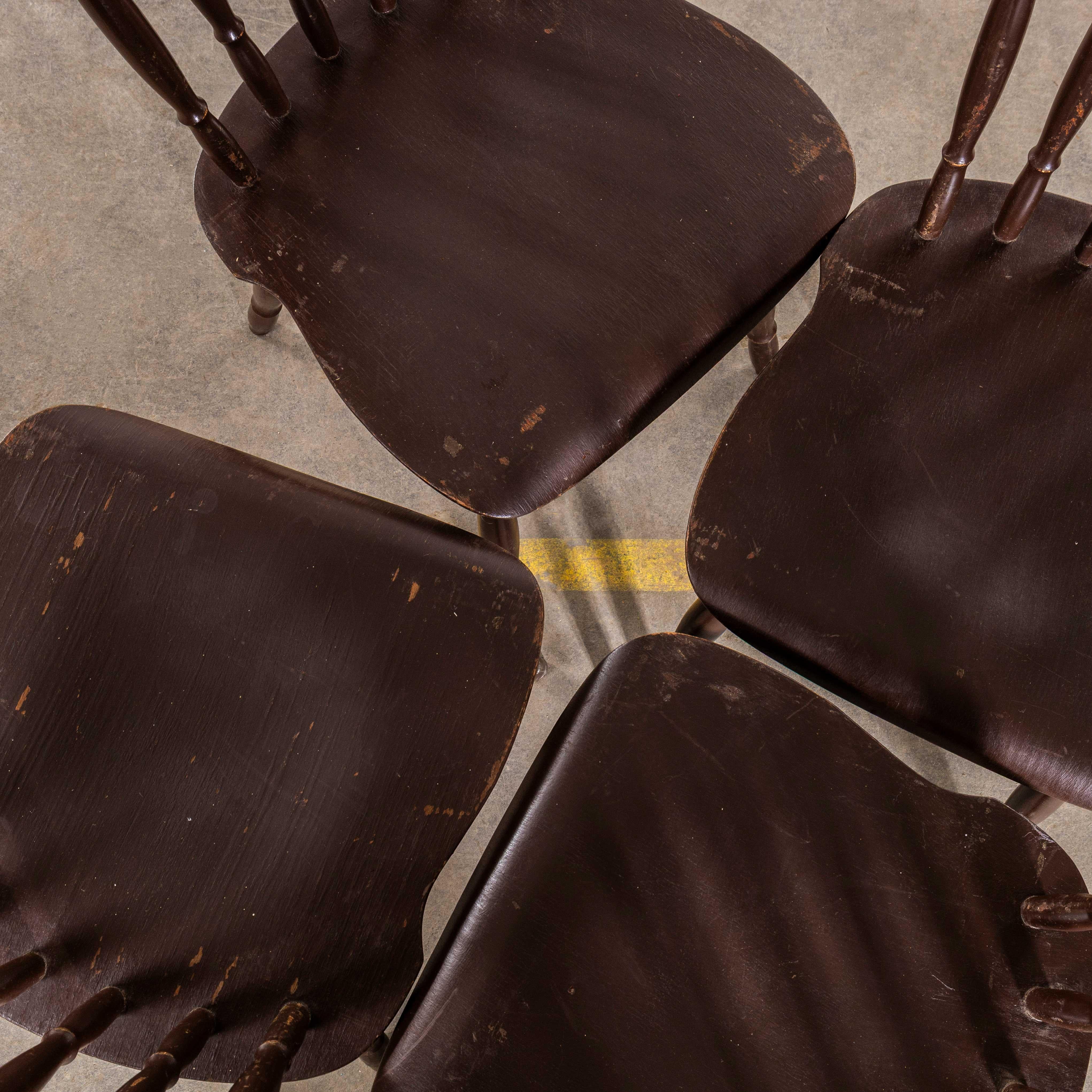 1950's Gedrechseltes Farbiges Spindelrücken Dunkler Esszimmerstuhl im Angebot 2