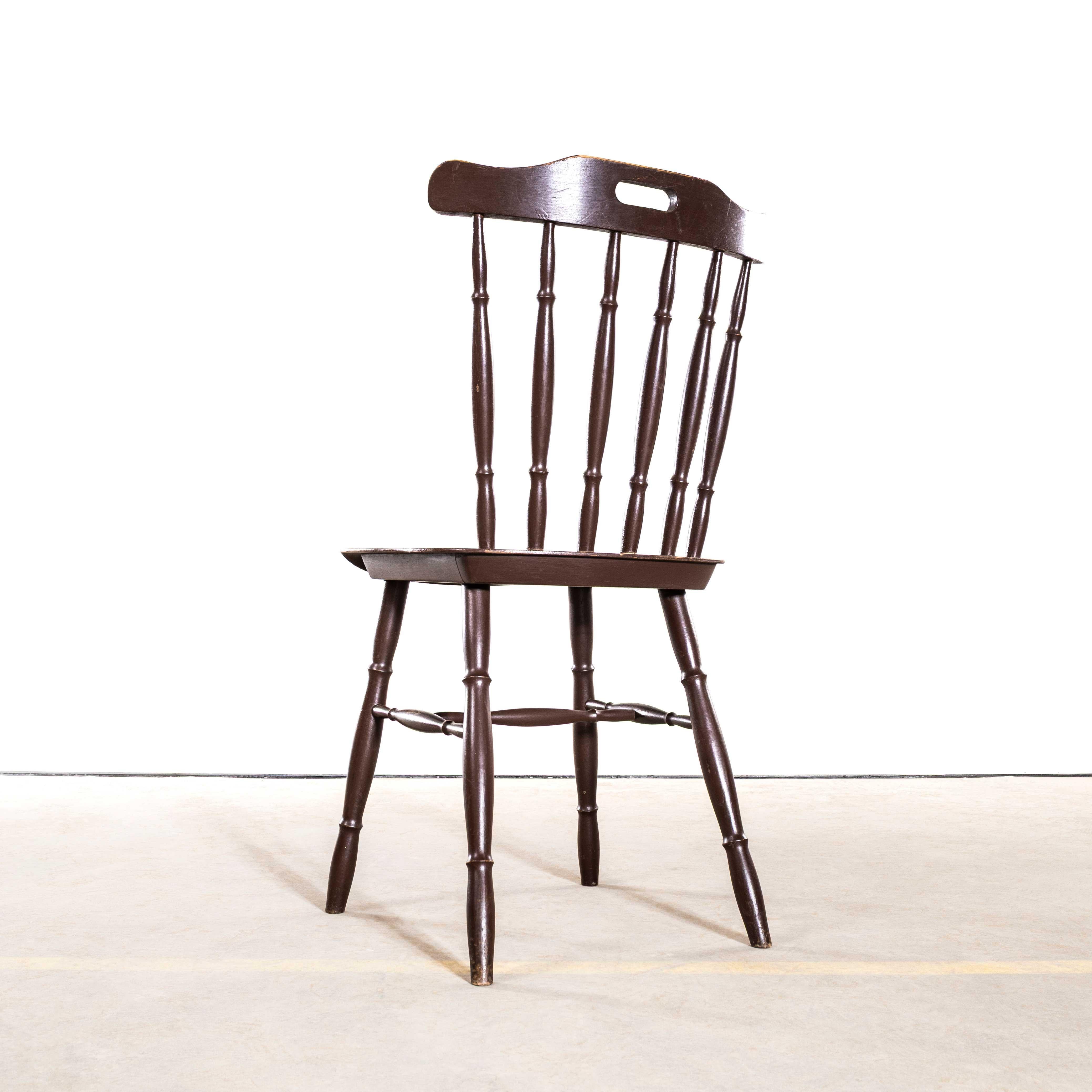 1950's Gedrechseltes Farbiges Spindelrücken Dunkler Esszimmerstuhl im Angebot 4