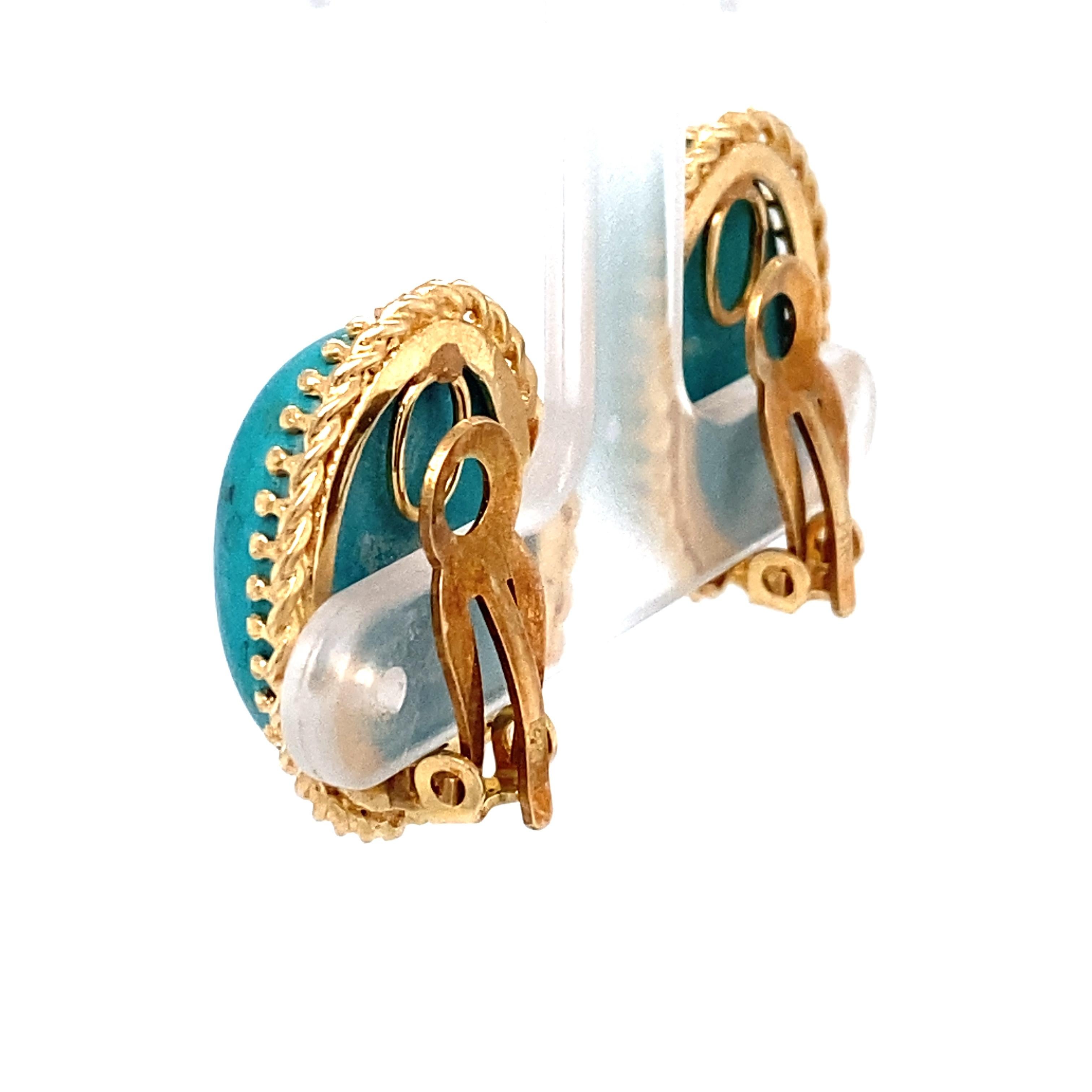 Clips d'oreilles en or 14 carats avec turquoise cabochon, années 1950 Excellent état - En vente à Atlanta, GA