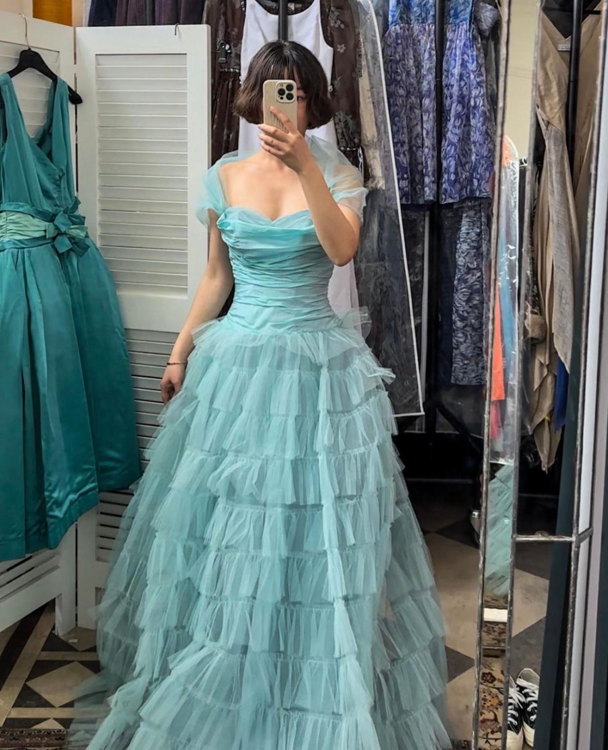 1950s Turquoise Layered Tulle Net Halterneck Dress For Sale 5