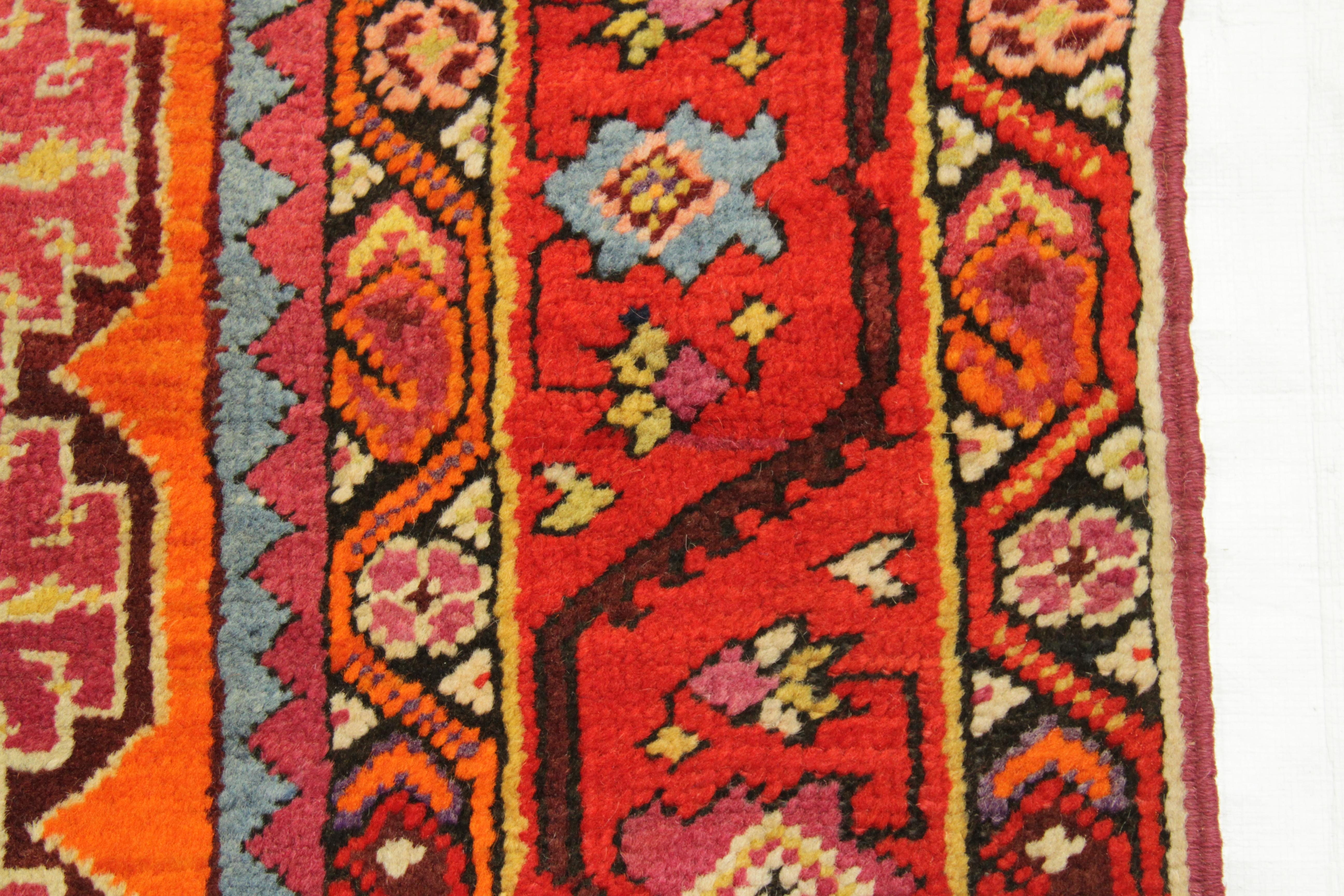 Tapis persan ancien jumeau des années 1950 avec motif de pierres précieuses tissé à la main de style Karabagh en vente 2