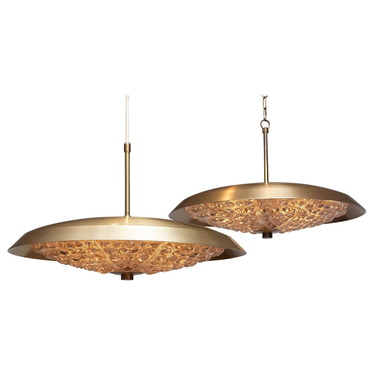 Set of two ceiling lights / flushmount designed by Carl Fagerlund for Orrefors, Sweden, 1950.
Both fixtures consists six fittings each. Type E14 / 17. Technically 100%
The overall condition is good.