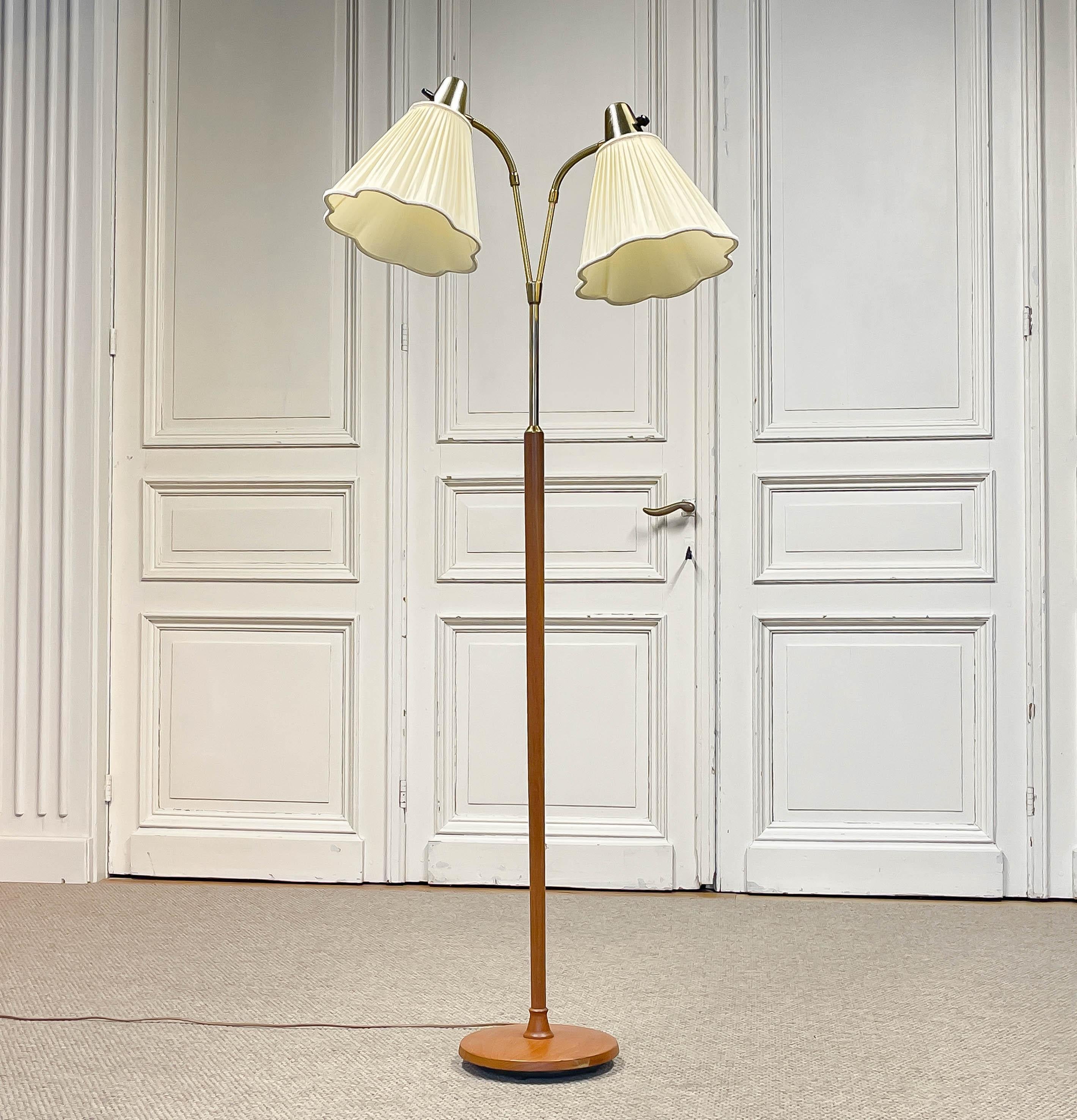 Lampadaire à deux abat-jours des années 1950 par ASEA, Suède. en vente 3