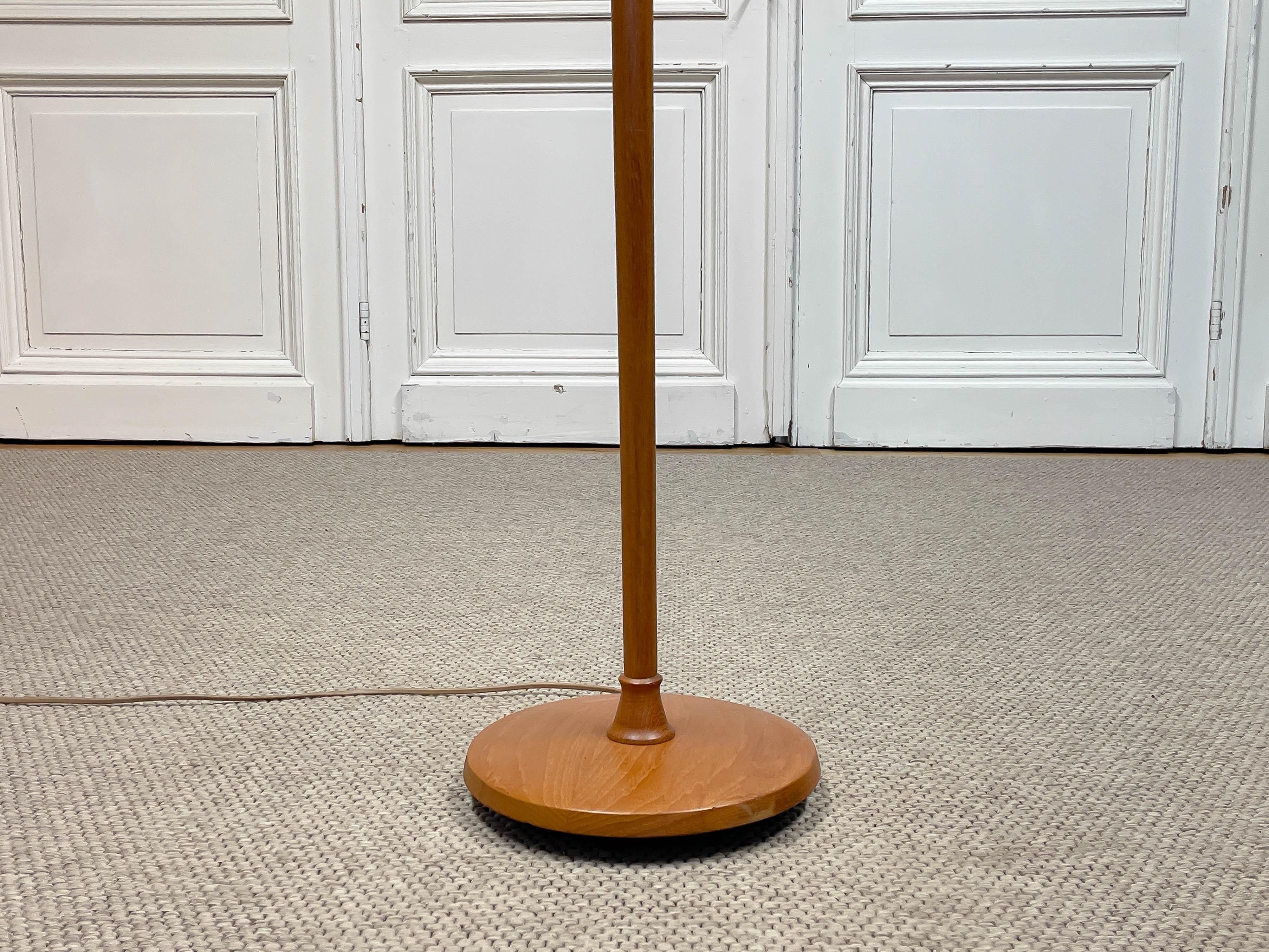 Milieu du XXe siècle Lampadaire à deux abat-jours des années 1950 par ASEA, Suède. en vente