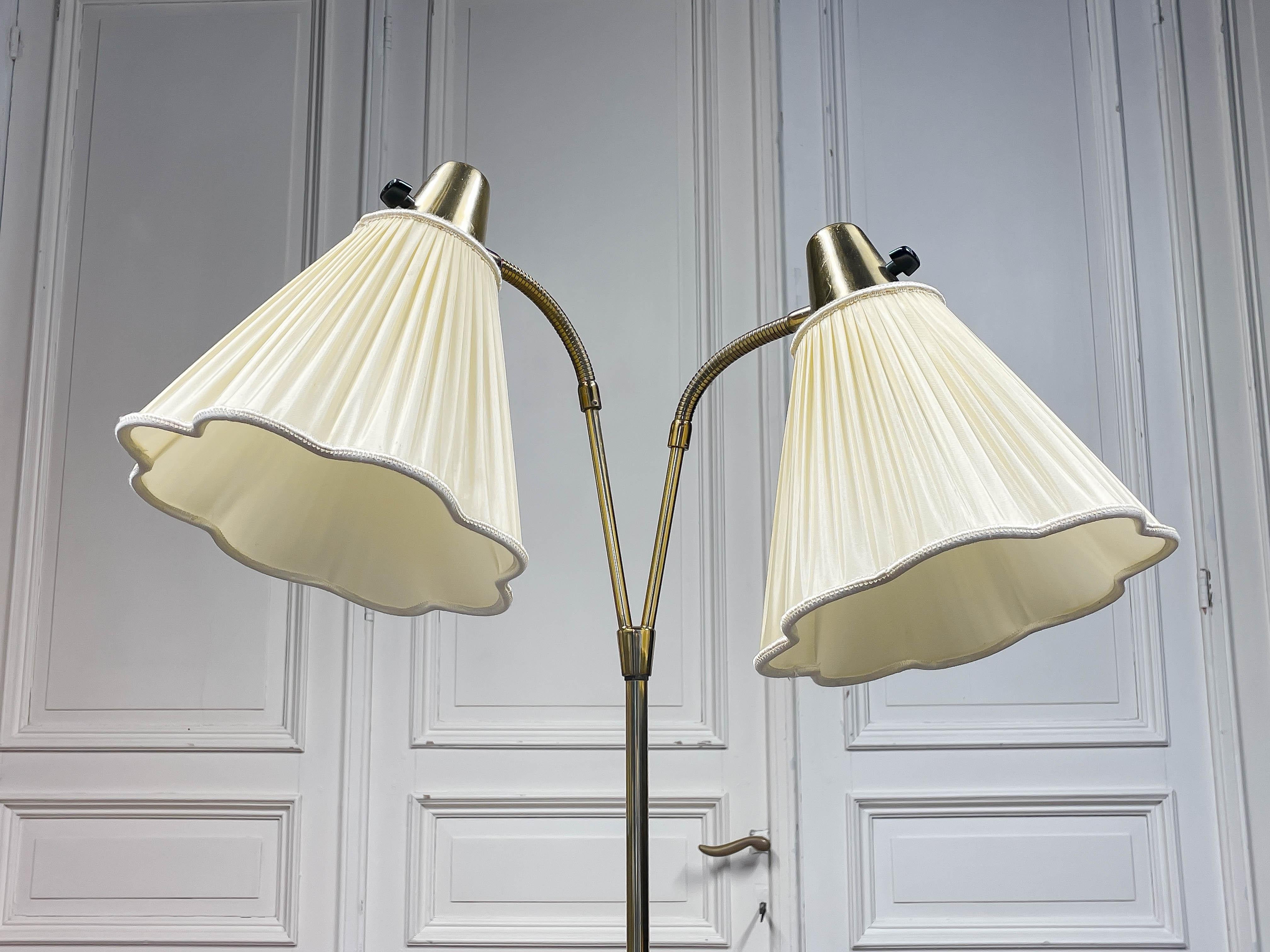 Lampadaire à deux abat-jours des années 1950 par ASEA, Suède. en vente 2