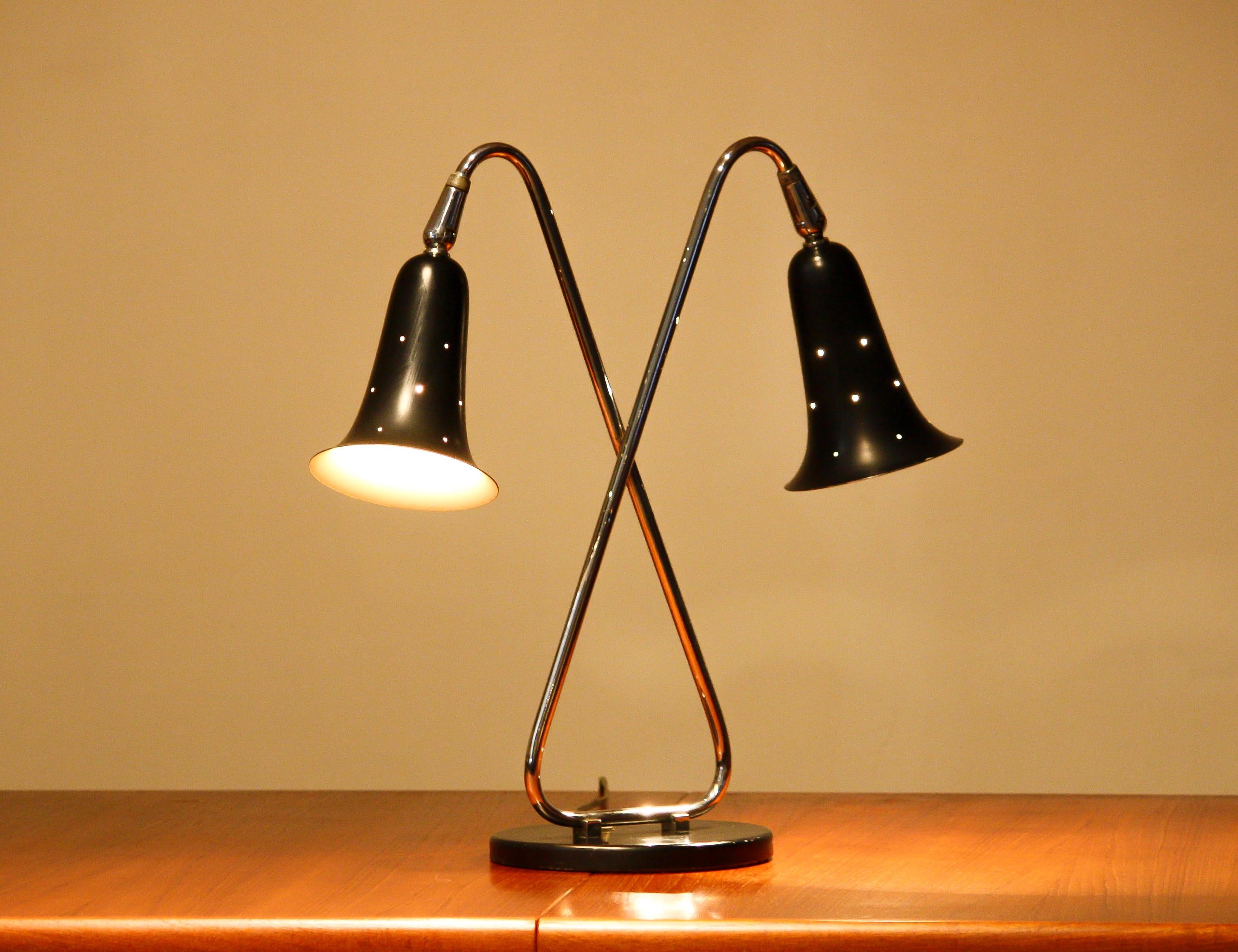 1950s, Two Shades Metal Black Lacquered and Chromed Desk/Table Lamp, USA In Good Condition In Silvolde, Gelderland