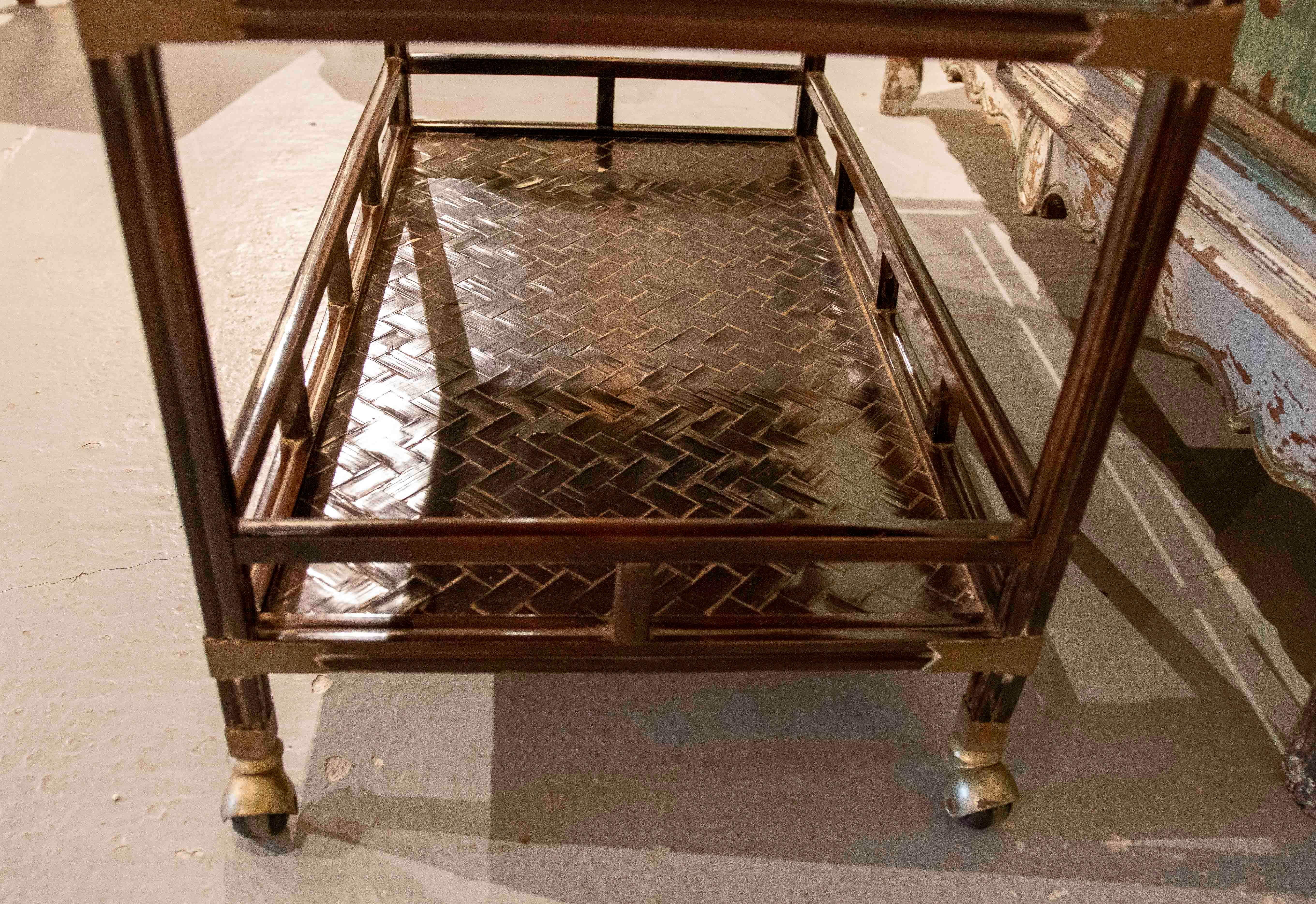 Table d'exposition à deux niveaux en Wood, verre et laiton, France, années 1950. en vente 6