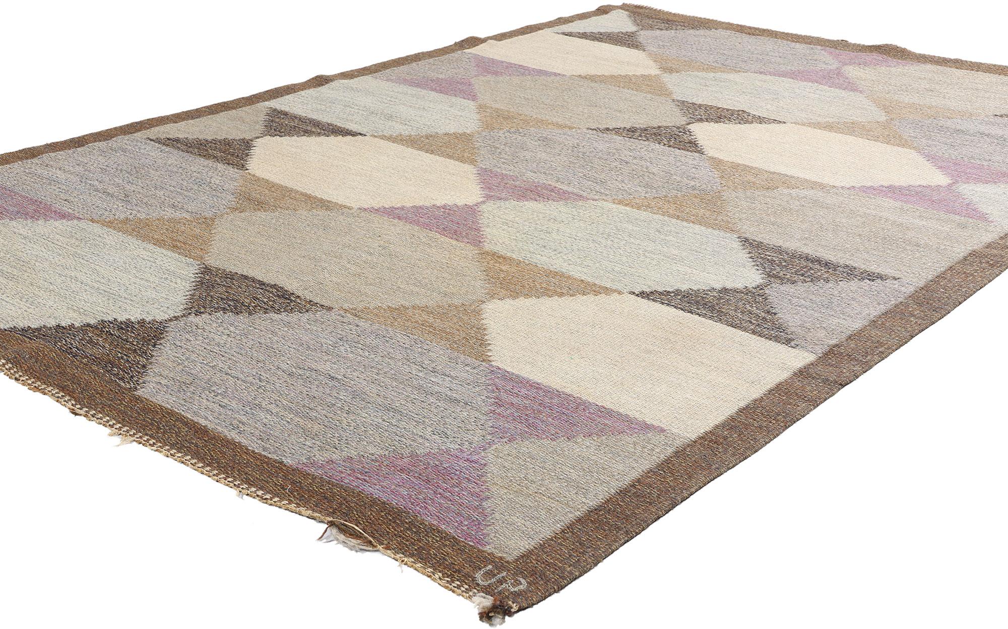 79058 Tappeto Ulla Parkdal Vintage Swedish Rollakan, 05'03 x 08'01. Questo tappeto vintage svedese in lana intrecciata a mano, disegnato da Ulla Parkdal, è un esempio lampante di design Modern Scandinavian che fonde perfettamente forma e funzione.
