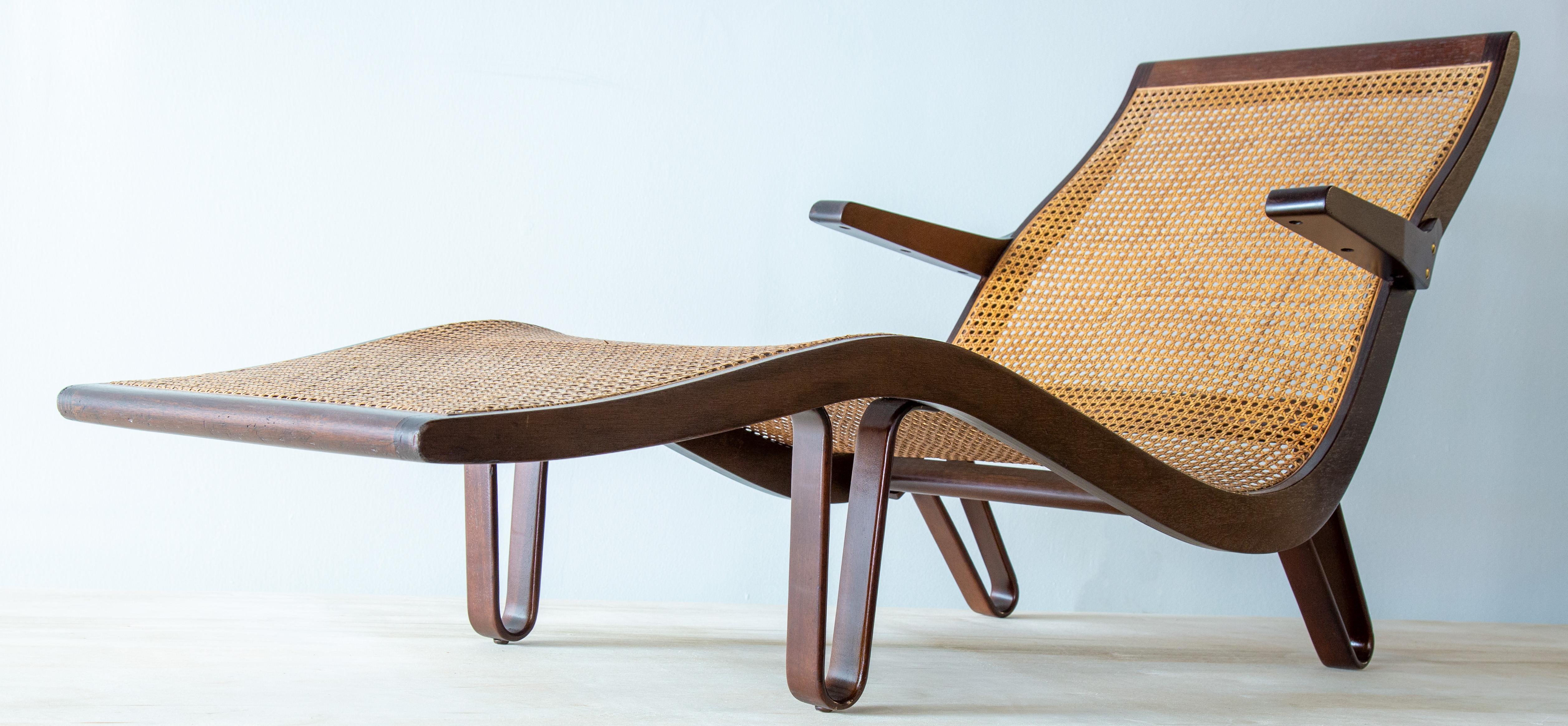 1950s Ultra Rare Cane and Mahogany Chaise designed by Edward Wormley for Dunbar In Good Condition In Virginia Beach, VA