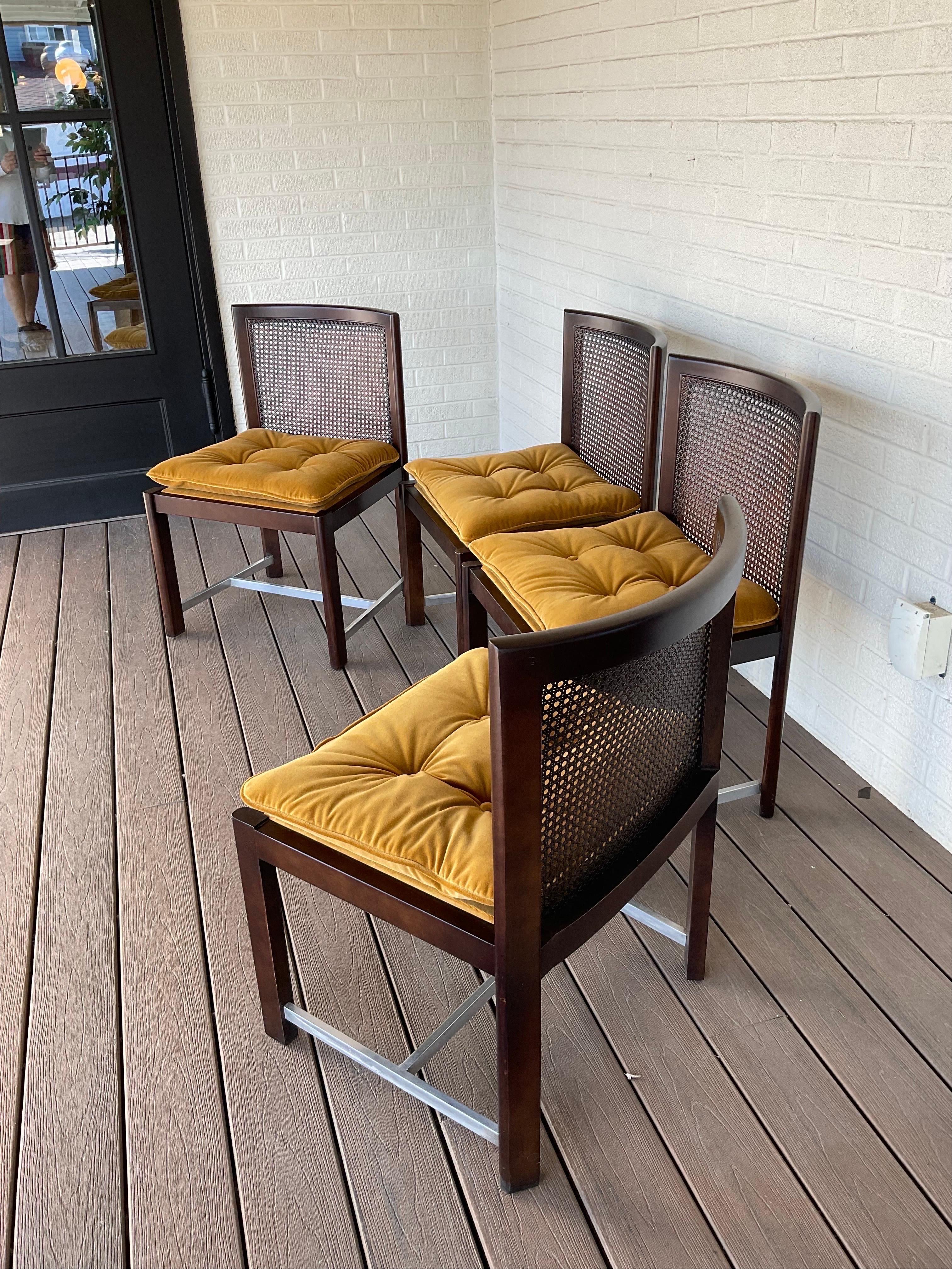 Chaises de salle à manger en noyer et cannage, très rares, des années 1950, Michael Taylor for Baker en vente 3