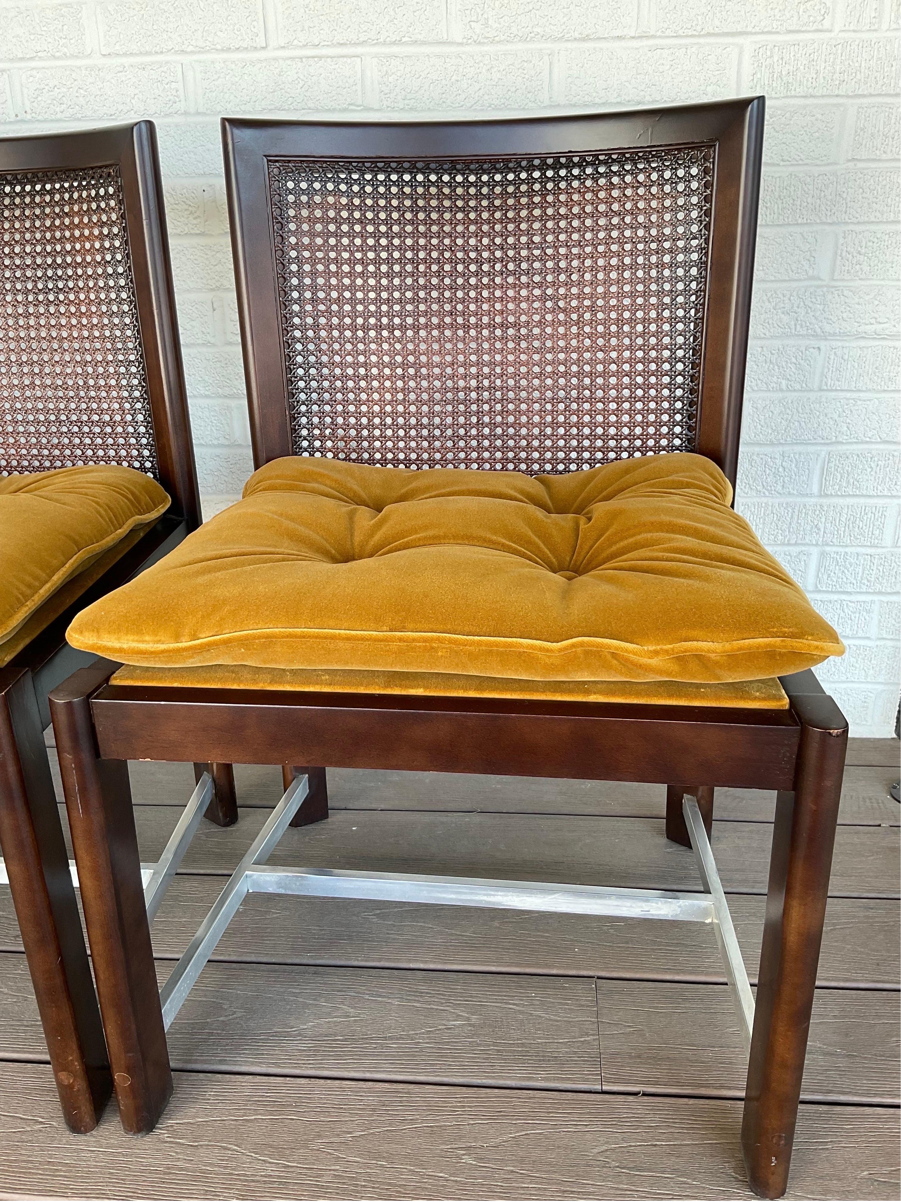 Noyer Chaises de salle à manger en noyer et cannage, très rares, des années 1950, Michael Taylor for Baker en vente