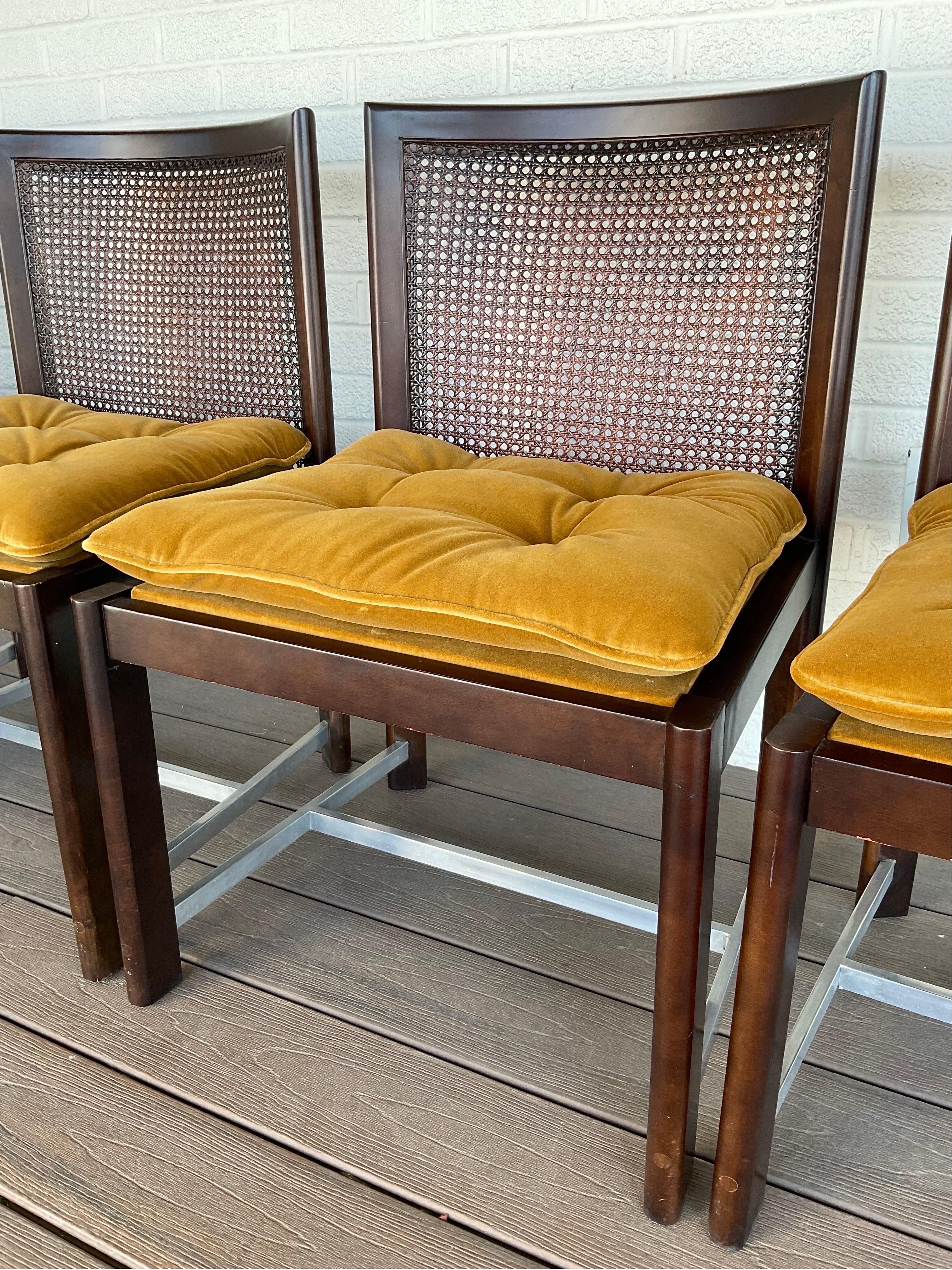 Chaises de salle à manger en noyer et cannage, très rares, des années 1950, Michael Taylor for Baker en vente 1