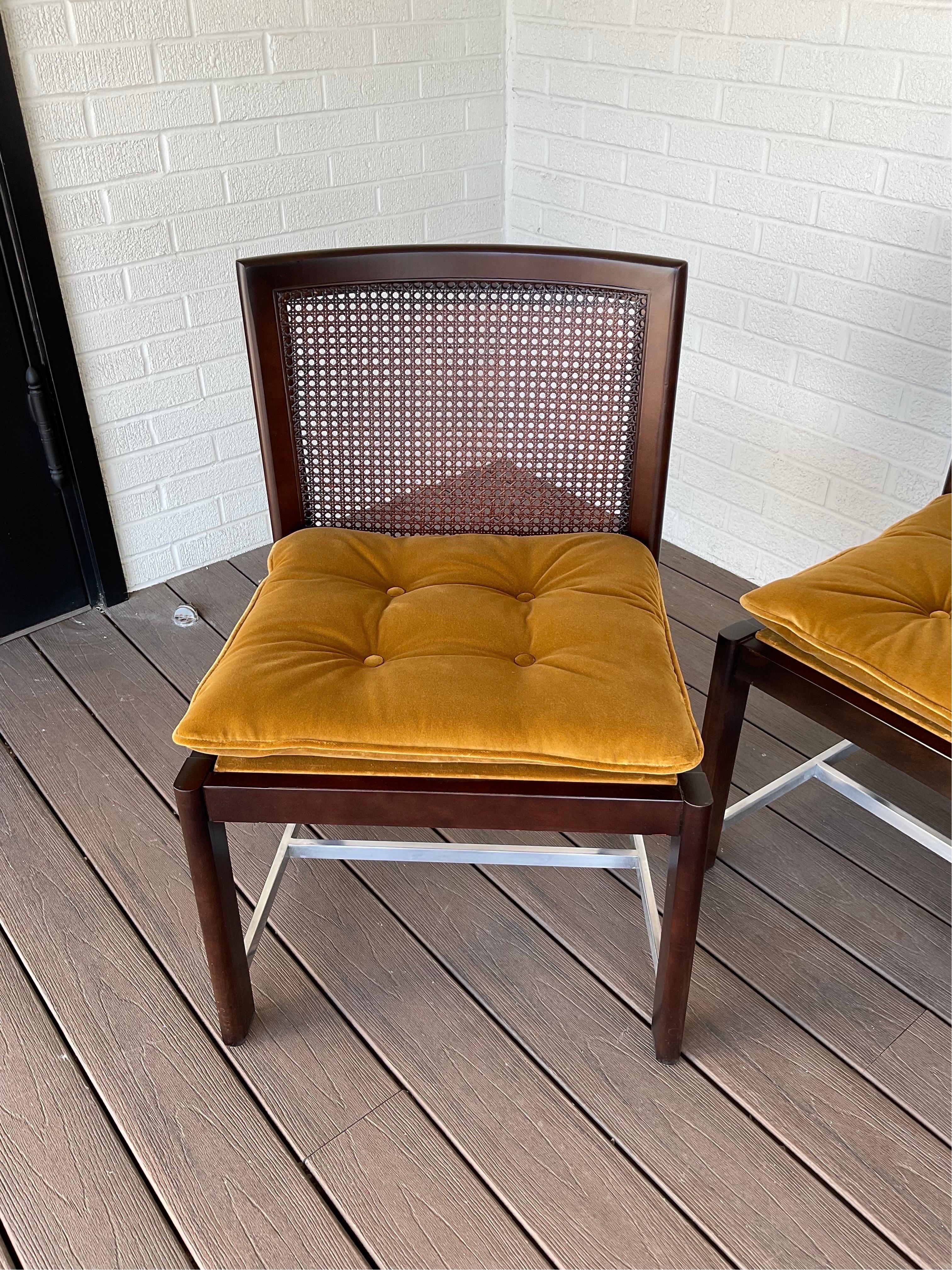 Chaises de salle à manger en noyer et cannage, très rares, des années 1950, Michael Taylor for Baker en vente 2