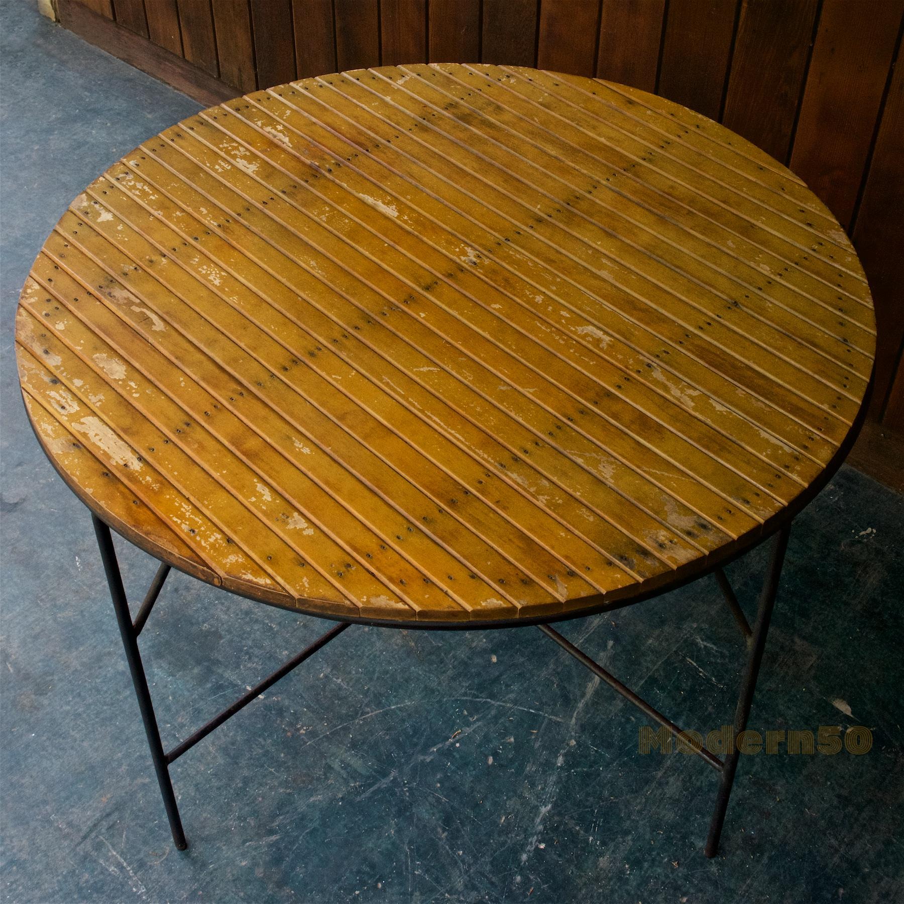 1950s Umanoff Slatted Iron Poolside Dining Table Palm Springs California Modern In Fair Condition In Hyattsville, MD