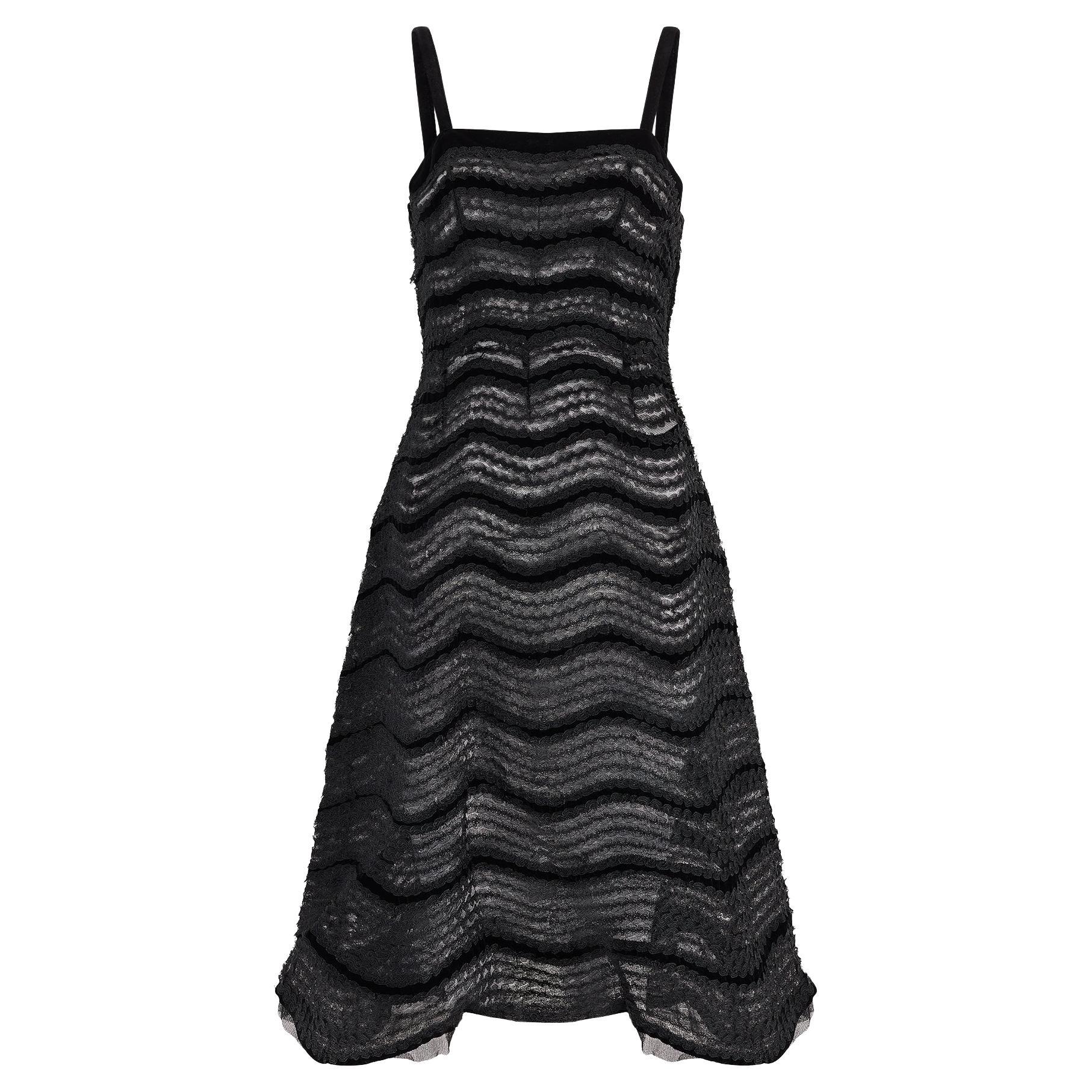 1950er Jahre Unetikettiertes Haute Couture Kleid aus versteiftem Tüll mit Chevron-Muster