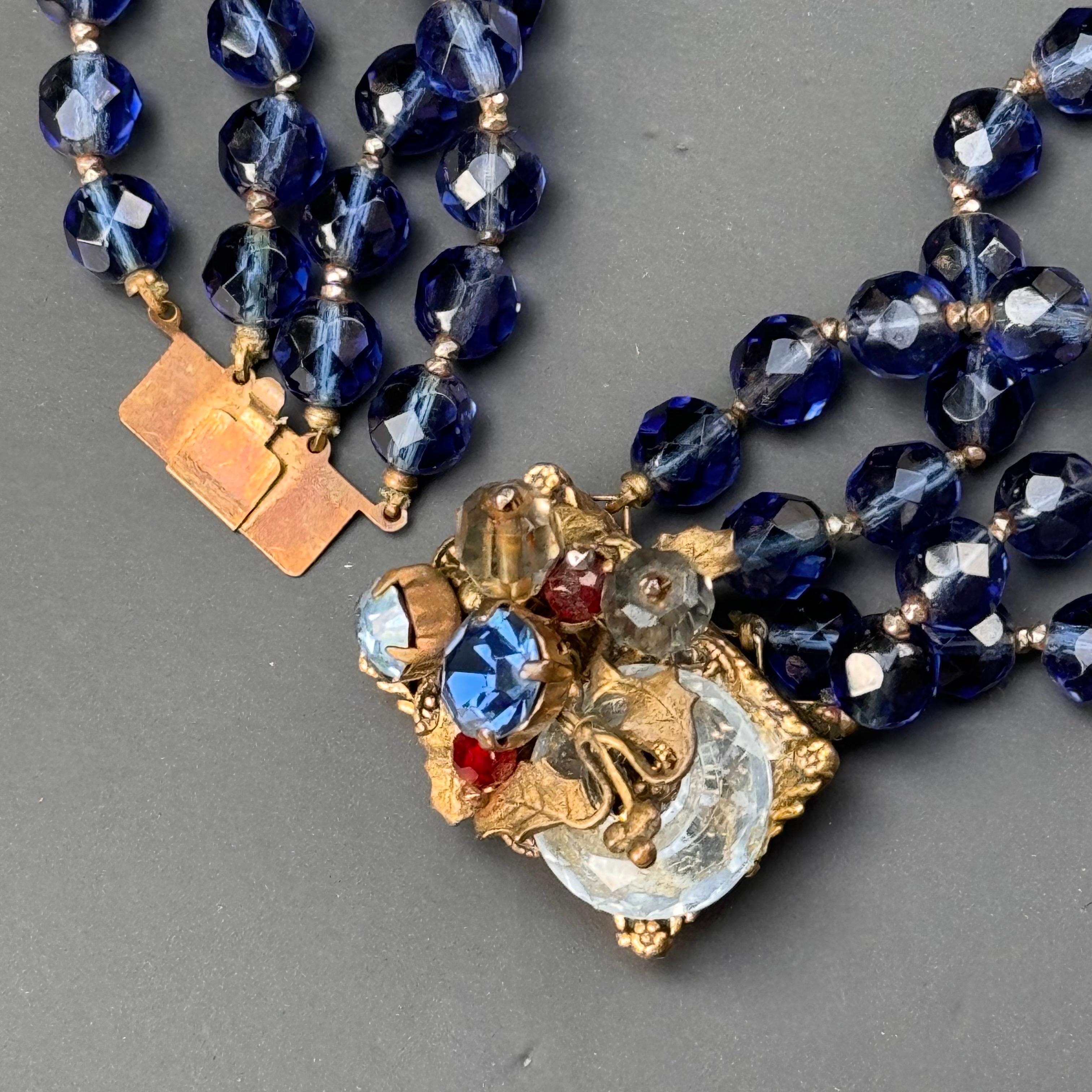Donna Collana a strati di cristallo sfaccettato blu di design non firmato degli anni '50 in vendita