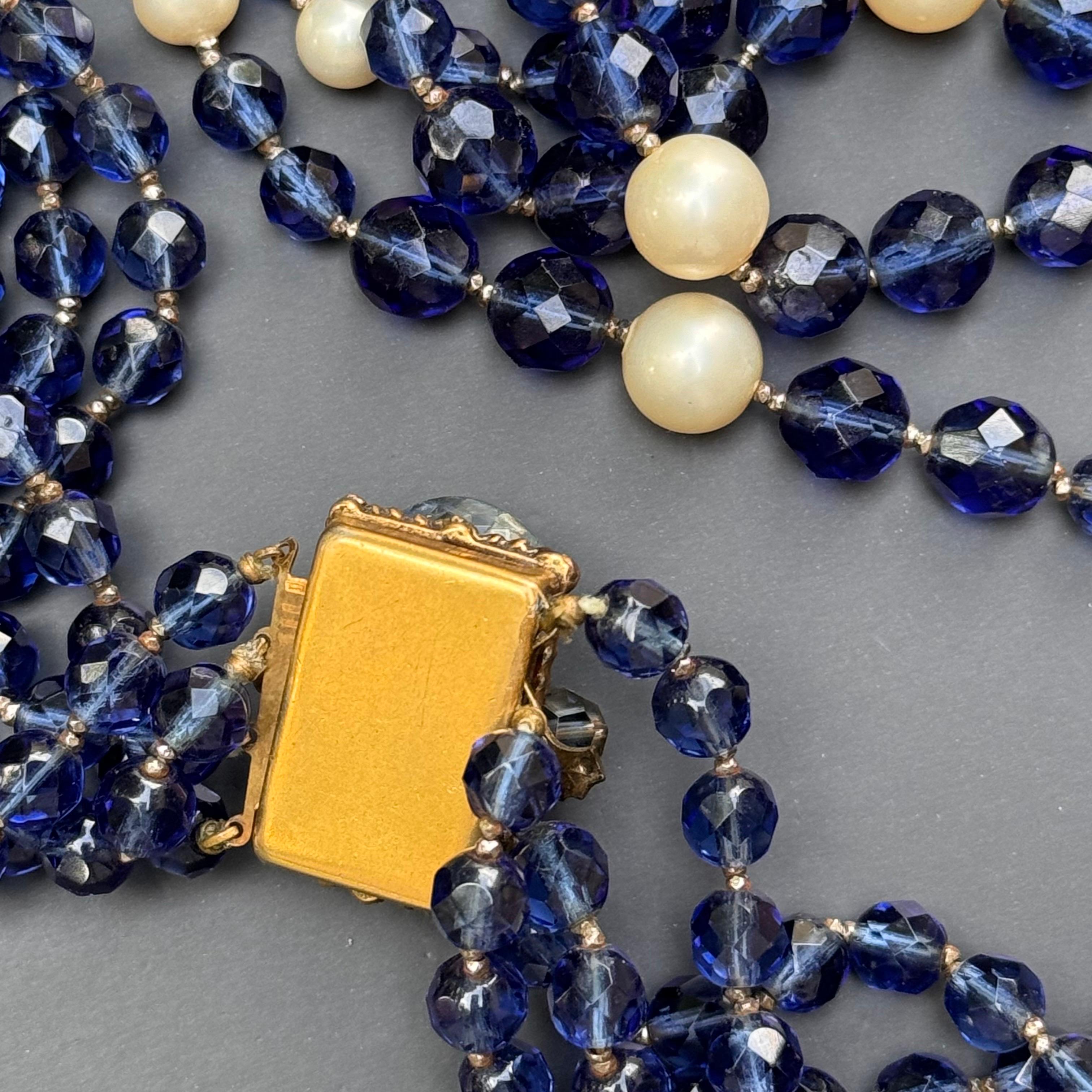 Collana a strati di cristallo sfaccettato blu di design non firmato degli anni '50 in vendita 3