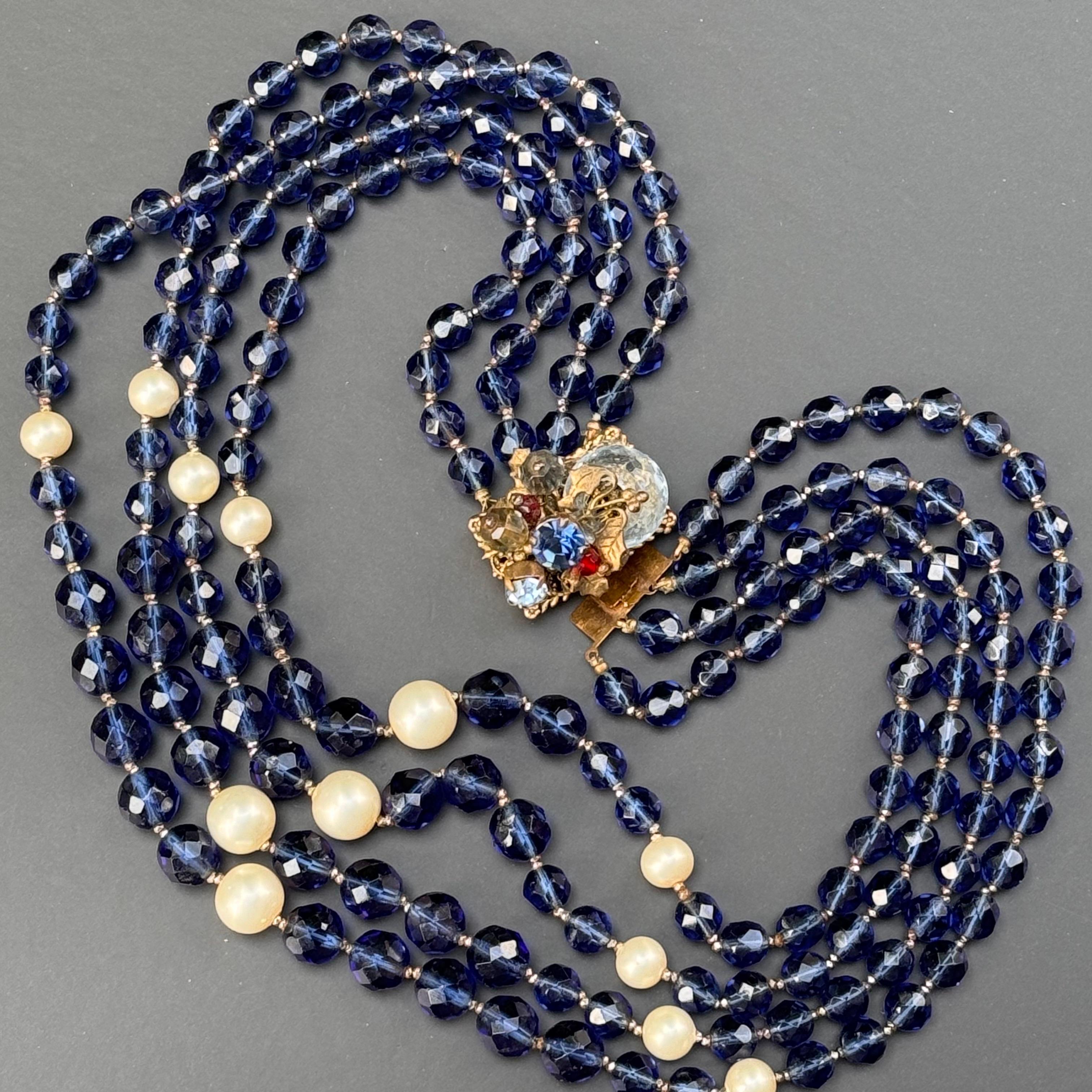Collana a strati di cristallo sfaccettato blu di design non firmato degli anni '50 in vendita 4