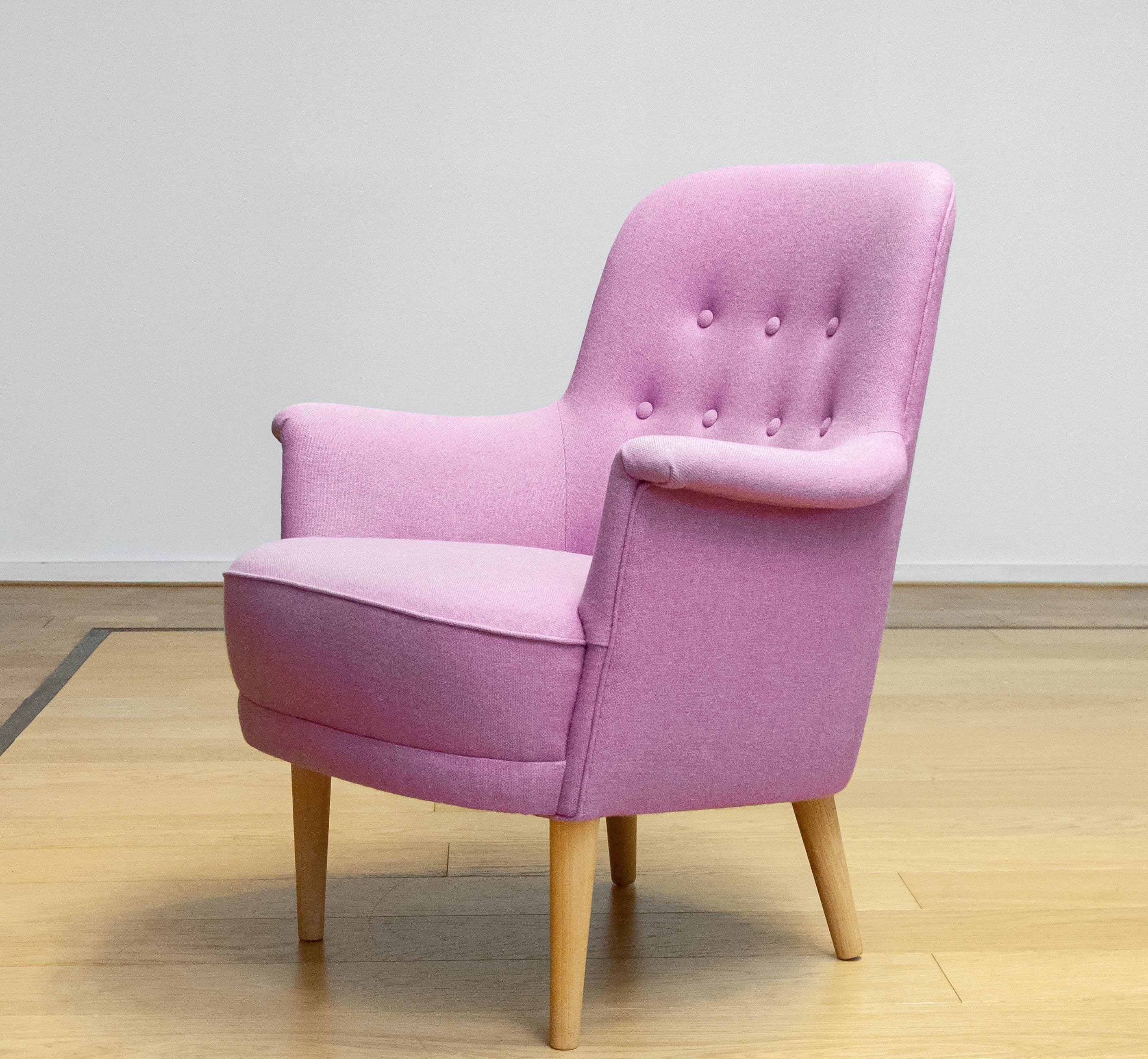 1950s Upholstered With Lilac Wool Armchair By Carl Malmsten For O.H. Sjogren. In Good Condition For Sale In Silvolde, Gelderland