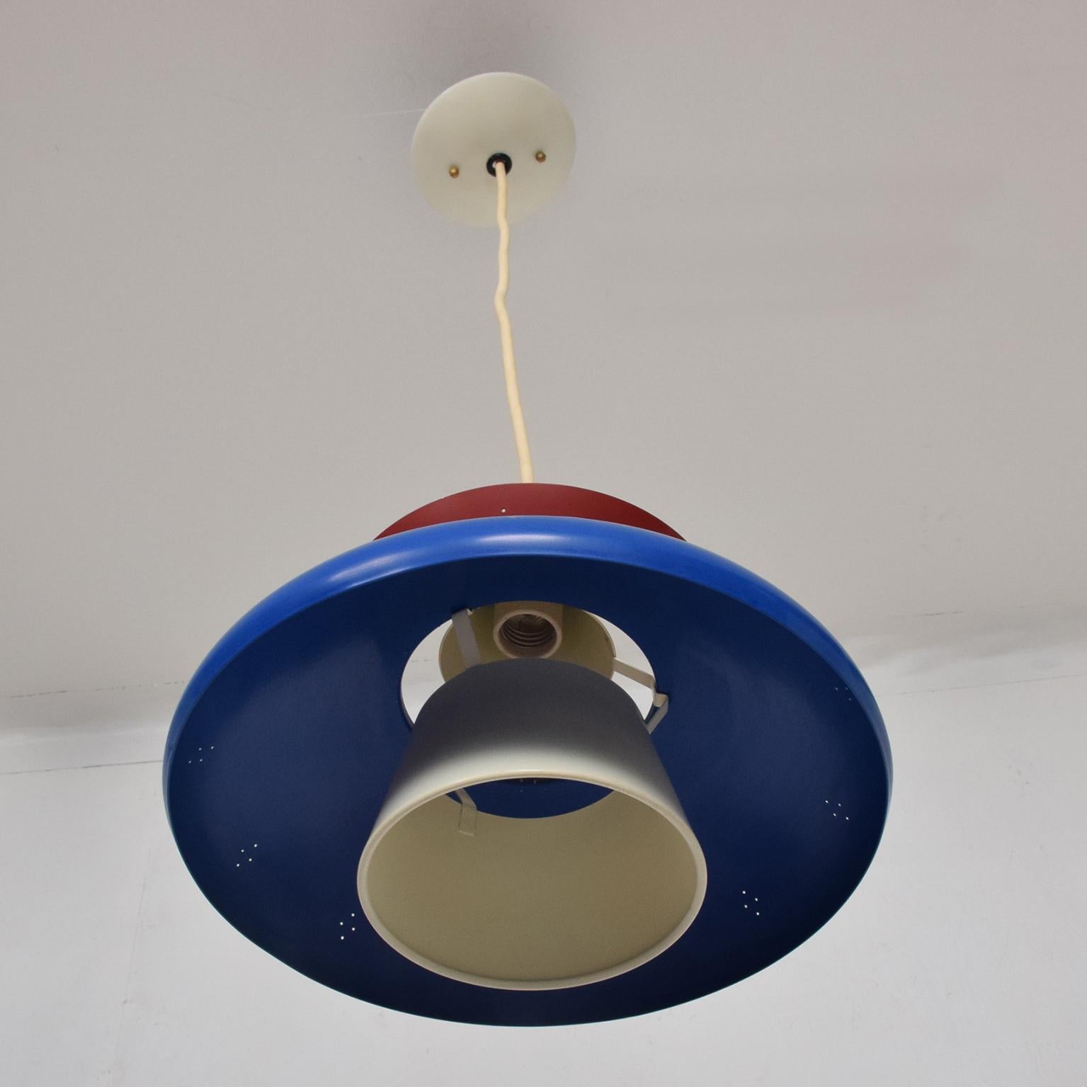 1950s USA Patriotic Pendant Light Mid-Century Modern Red White and Blue Lamp In Good Condition In Chula Vista, CA