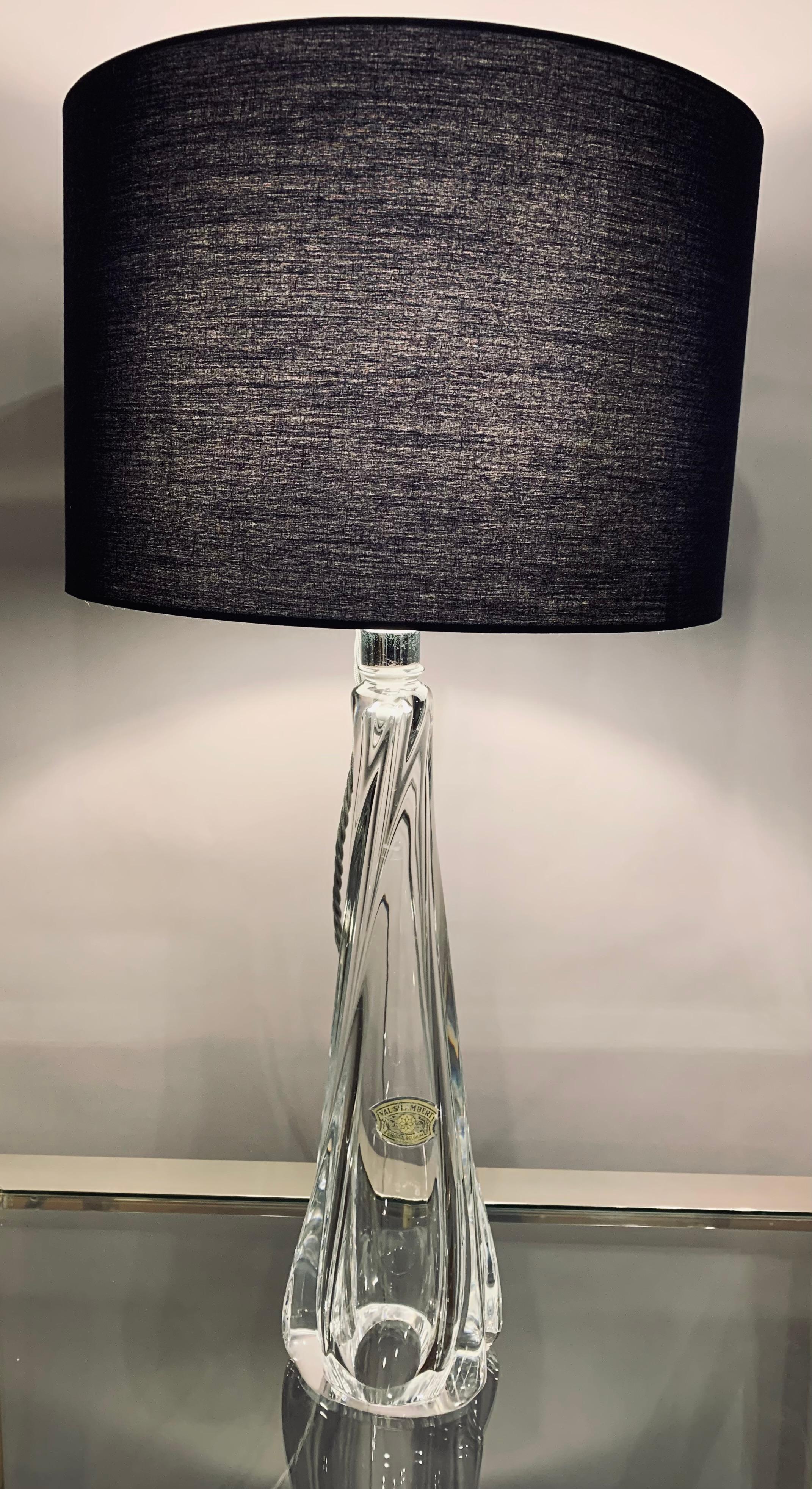 1950s Belgium Val Saint Lambert clear crystal glass lamp base with a turned tapering form at the towards the top of the lamp. A chrome mounted socket with an on/off switch included within it and can be accessed underneath the shade.. the lamp has