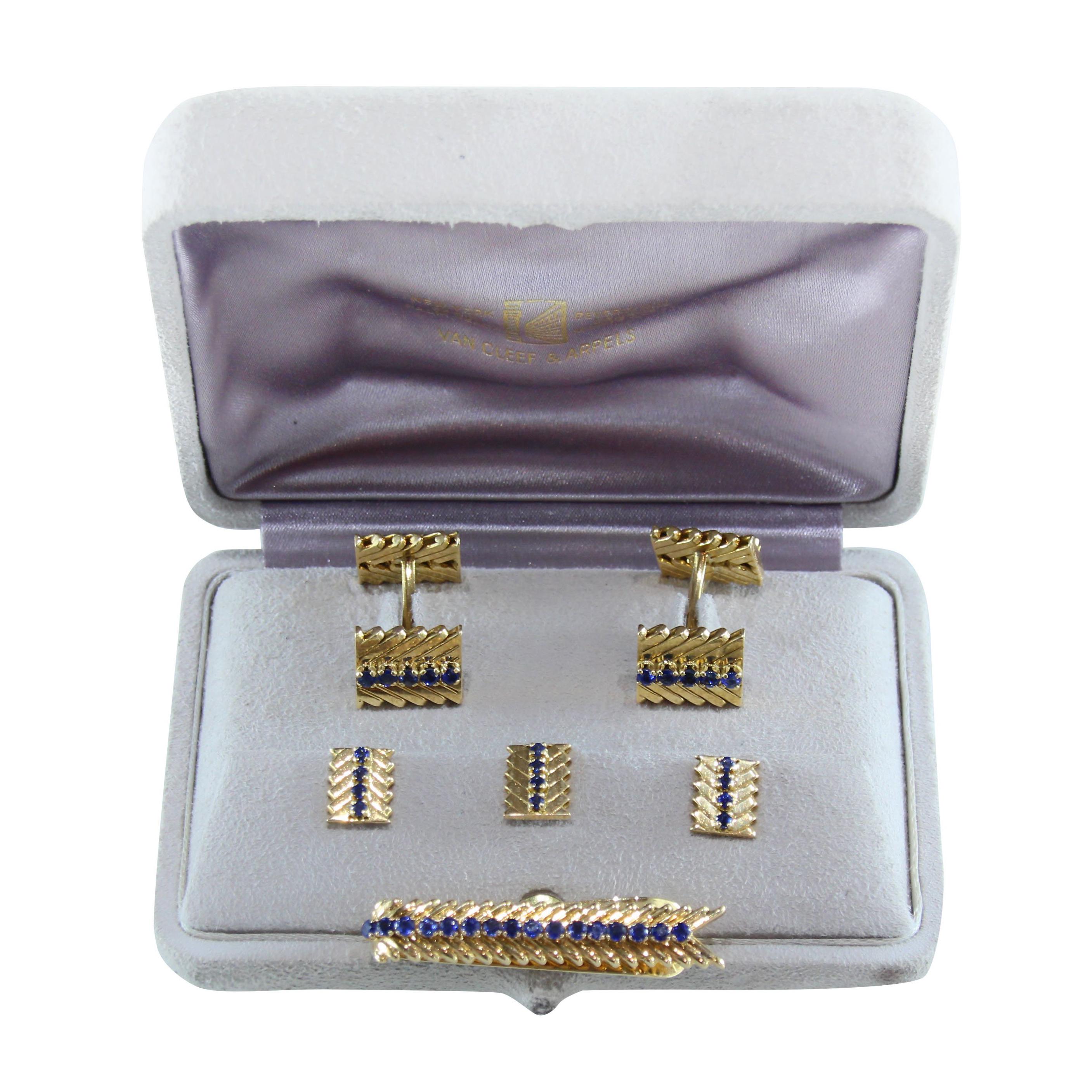 Van Cleef & Arpels dress set consisting of a pair of cufflinks and  3 studs . The cufflinks and stud set come with the original Van Cleef & Arpels suede box. Chevron pattern set with round sapphires. Made in France.