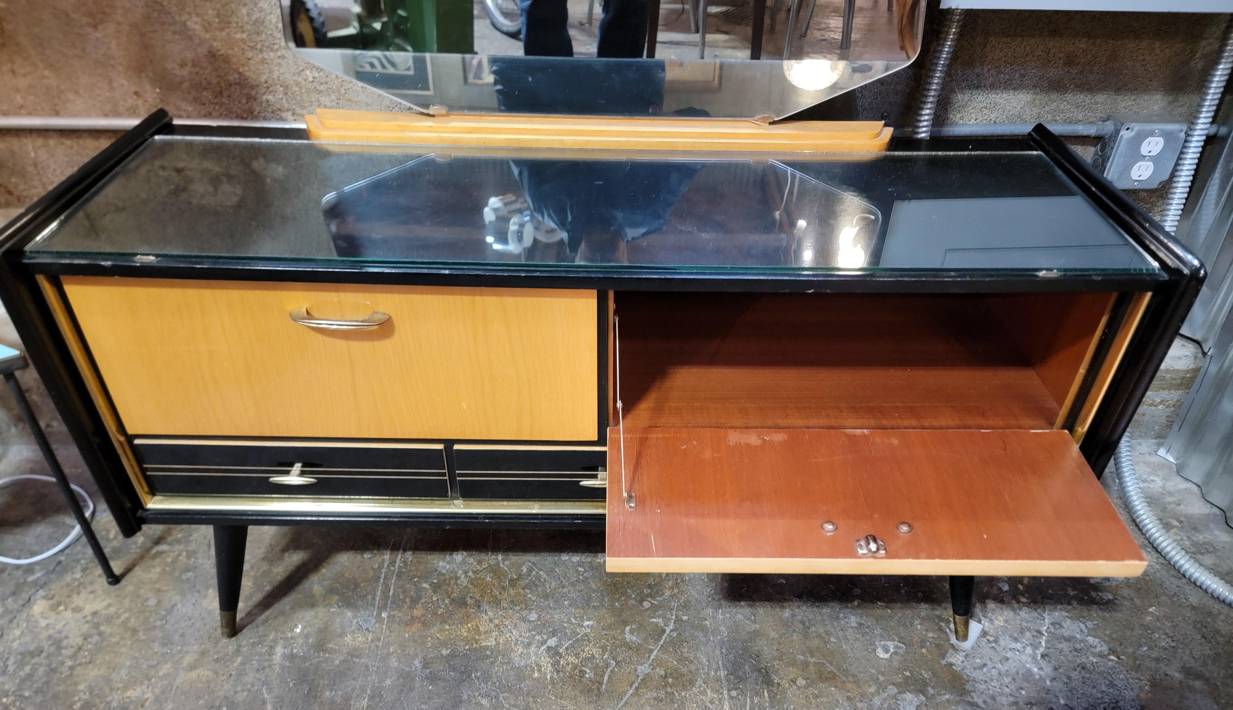 Coiffeuse des années 1950 avec finition miroir et laque en vente 2