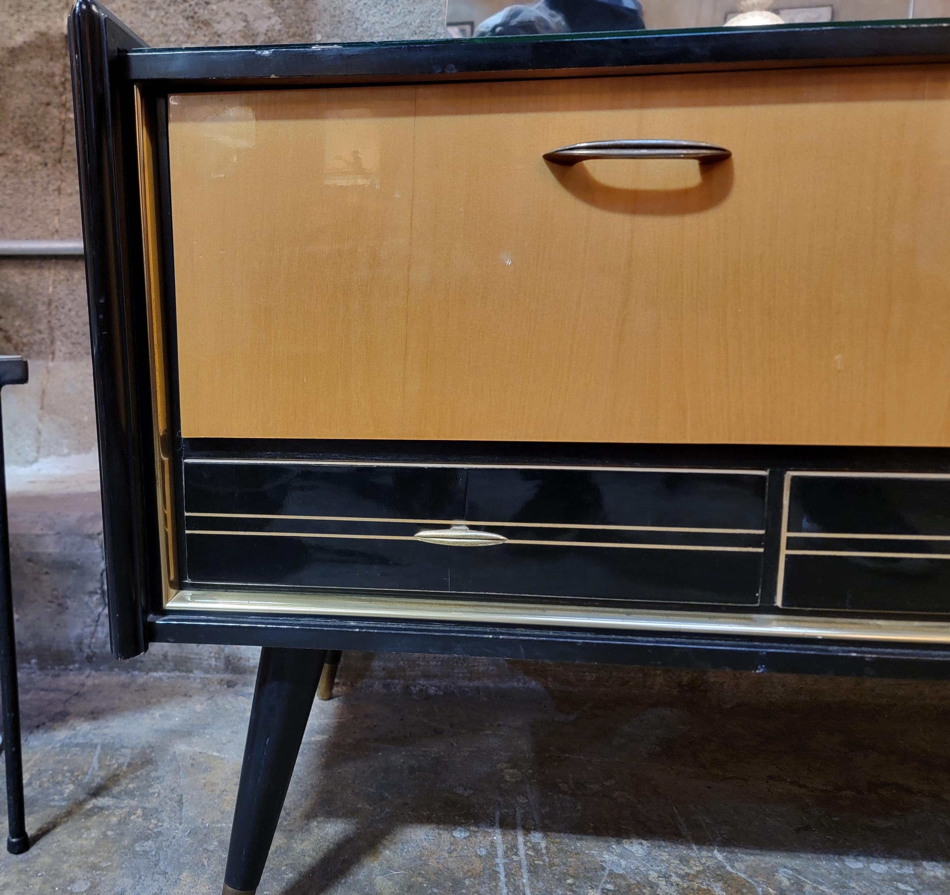 Coiffeuse des années 1950 avec finition miroir et laque en vente 3