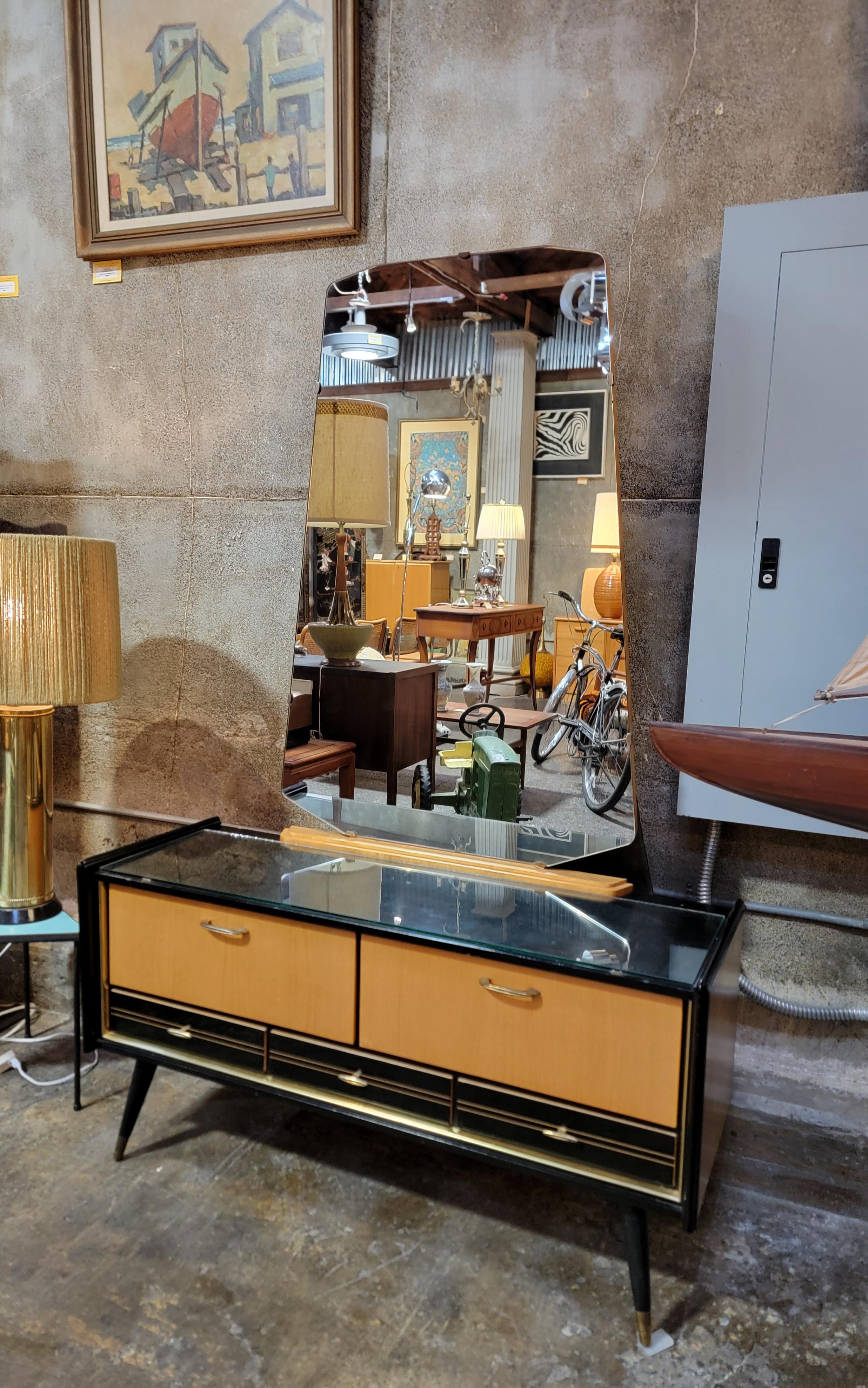 Laqué Coiffeuse des années 1950 avec finition miroir et laque en vente