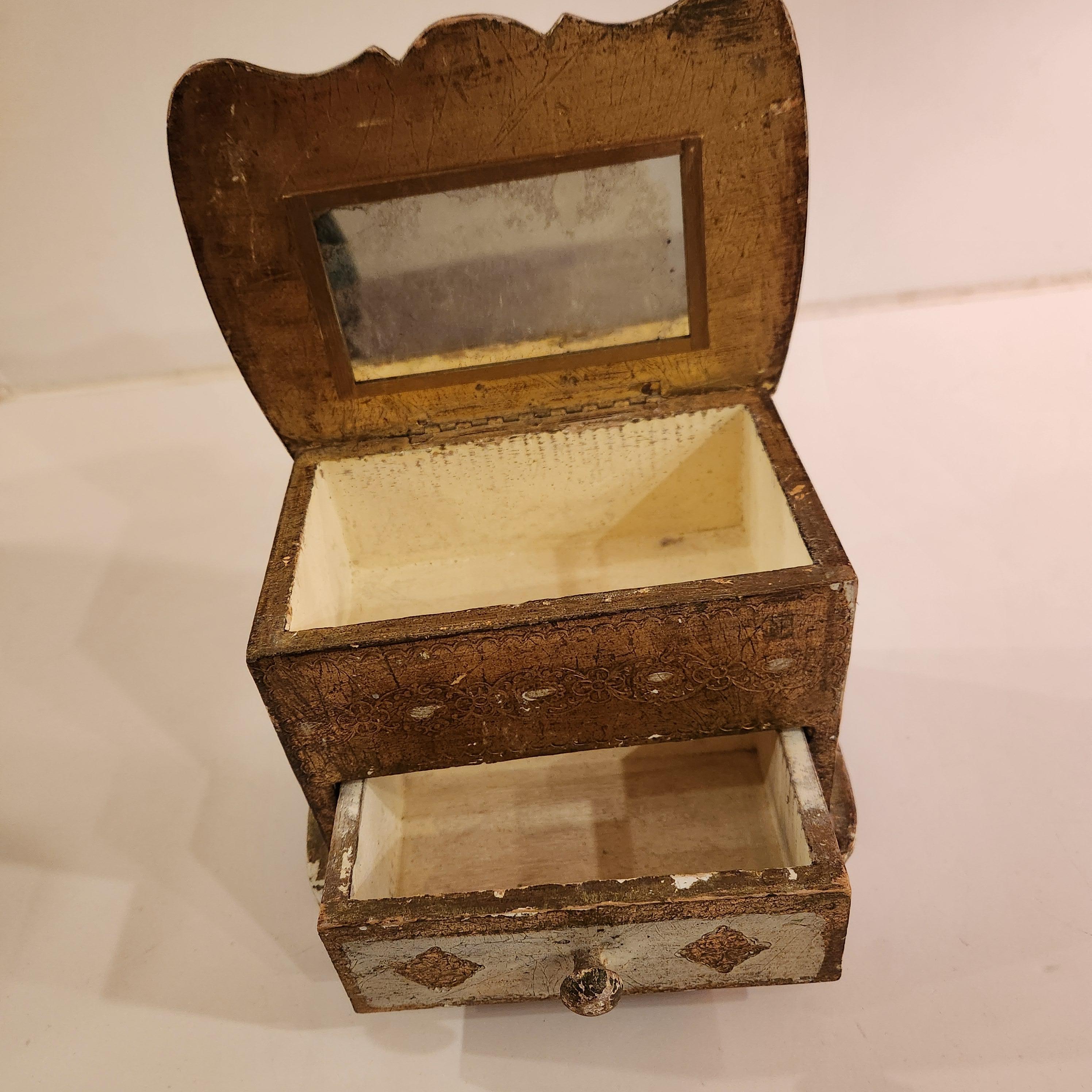 Joyero de madera dorada veneciana de los años 50 Italia en venta 5