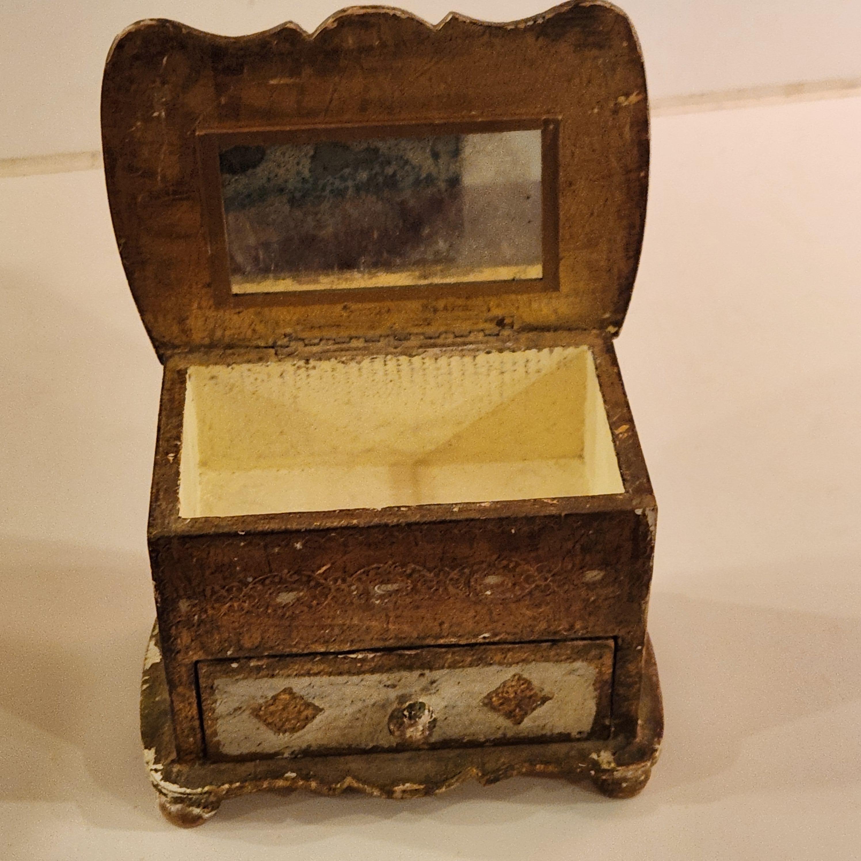 Joyero de madera dorada veneciana de los años 50 Italia en venta 1