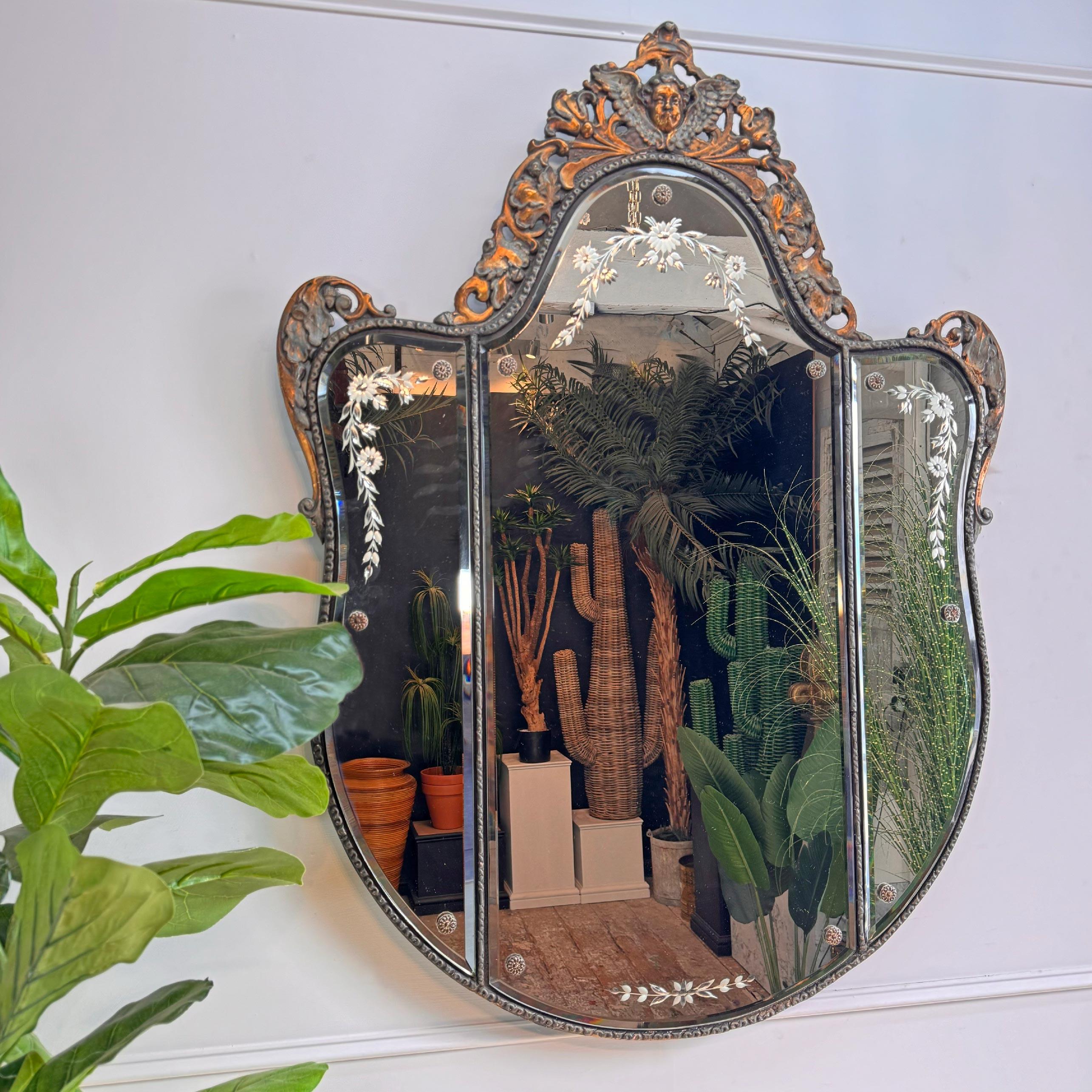 1950’s Venetian Murano Mirror with Etched Glass and Decorative Putto Frame 5