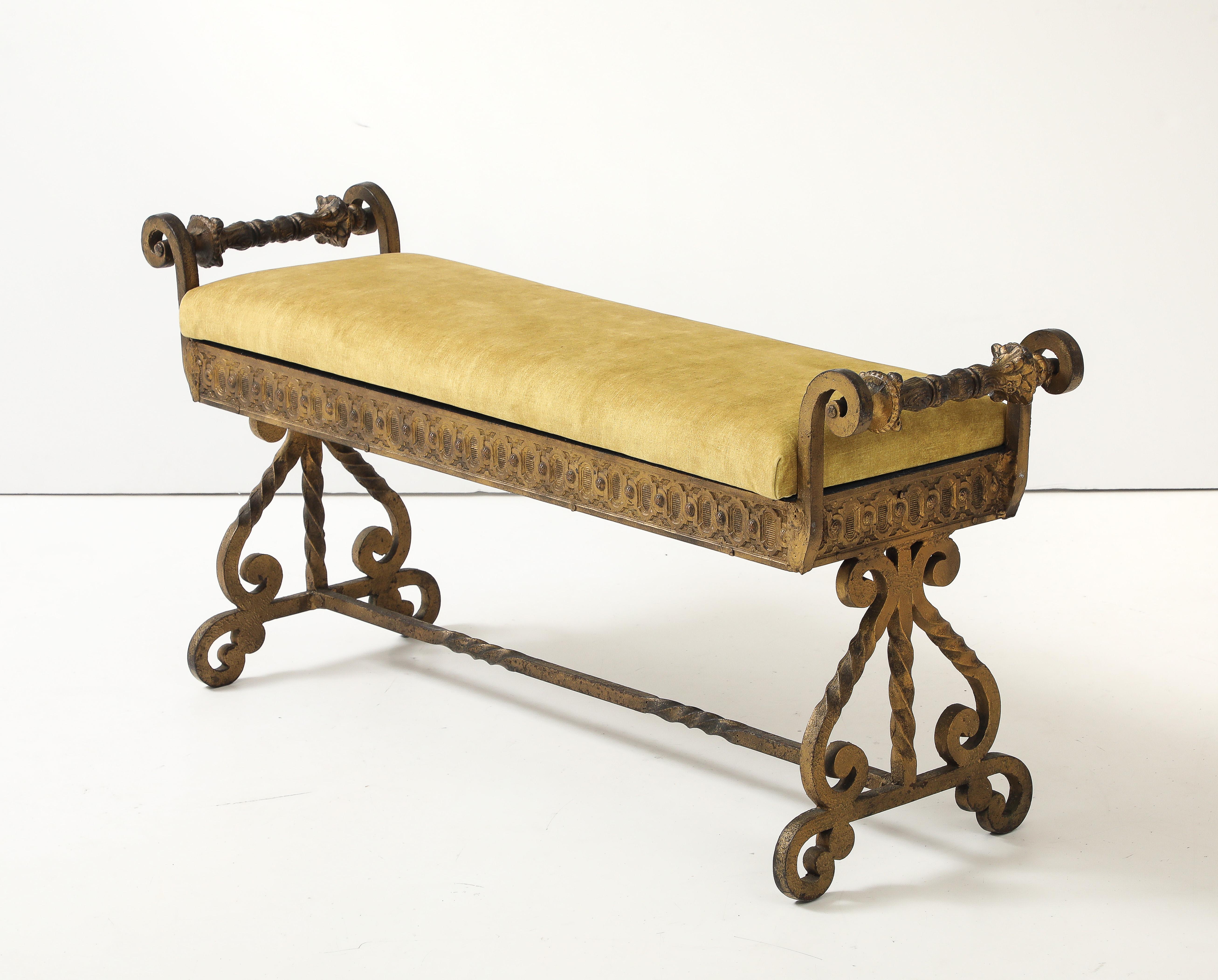 Banc italien en fer massif très lourd des années 1950 avec rangement en vente 3