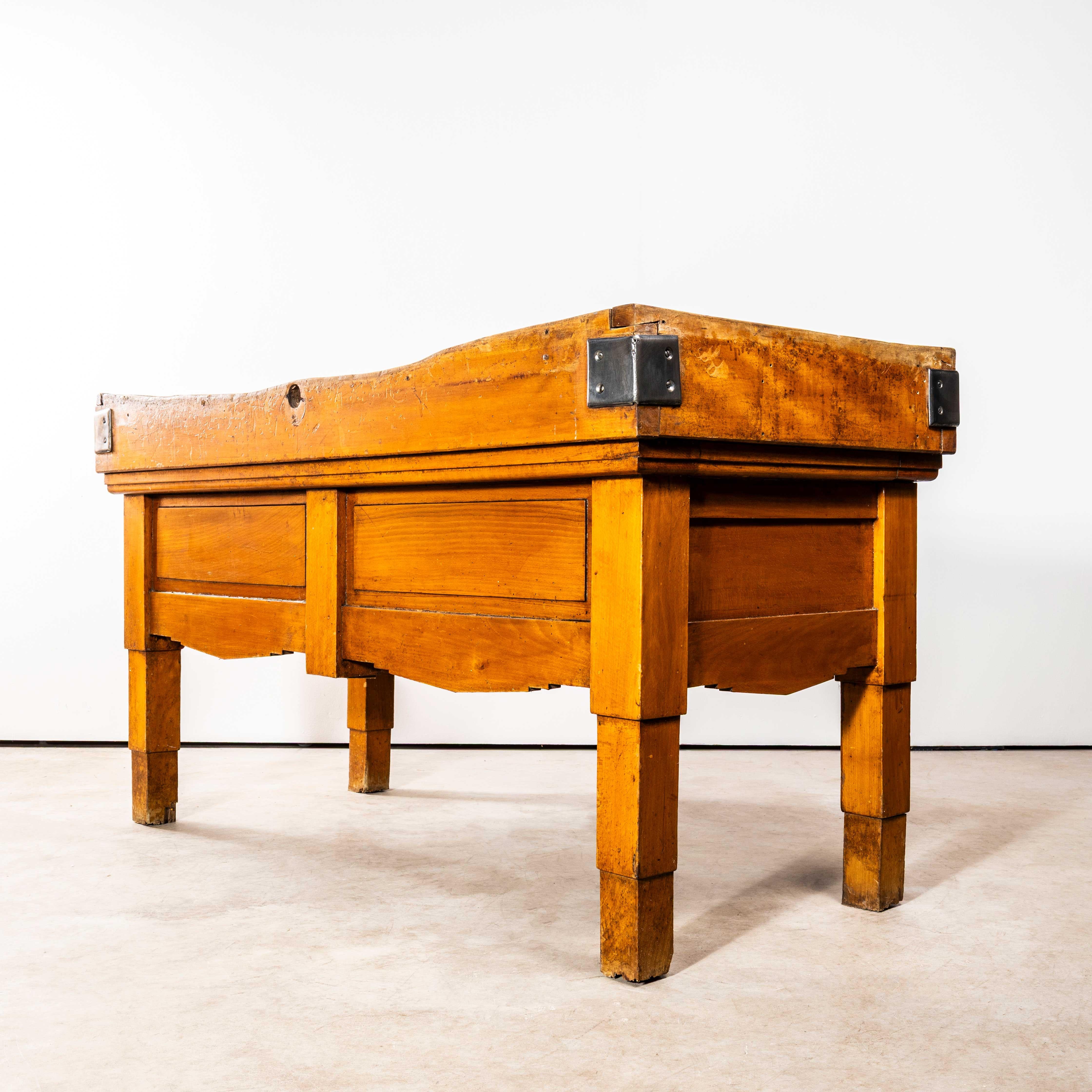1950’s Very Large Belgian Butchers Workstation – Butchers Block Bon état - En vente à Hook, Hampshire