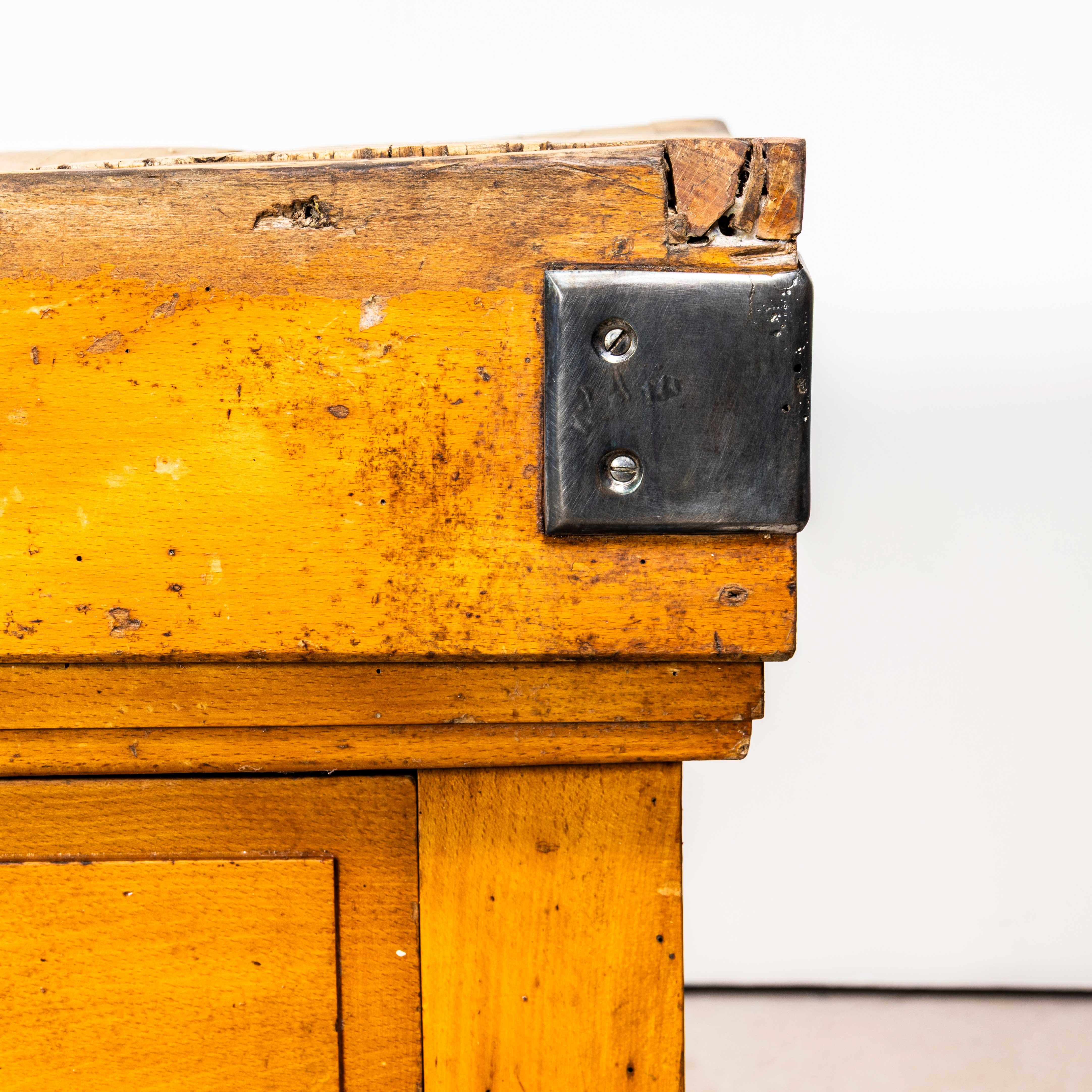 1950’s Very Large Belgian Butchers Workstation – Butchers Block en vente 1