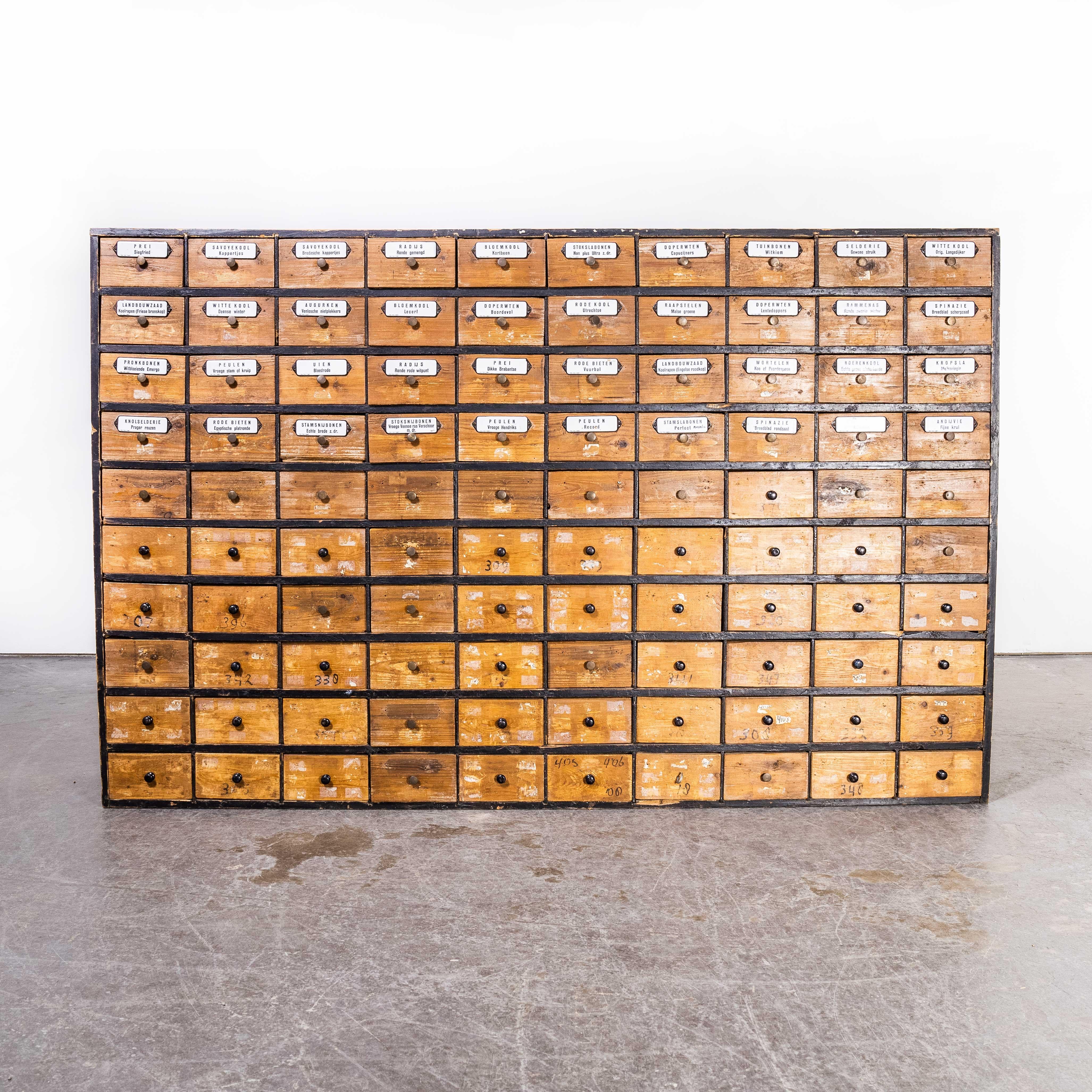 Sehr große holländische Schubladenbank aus den 1950er Jahren, einehundert Schubladen '1673' im Angebot 8