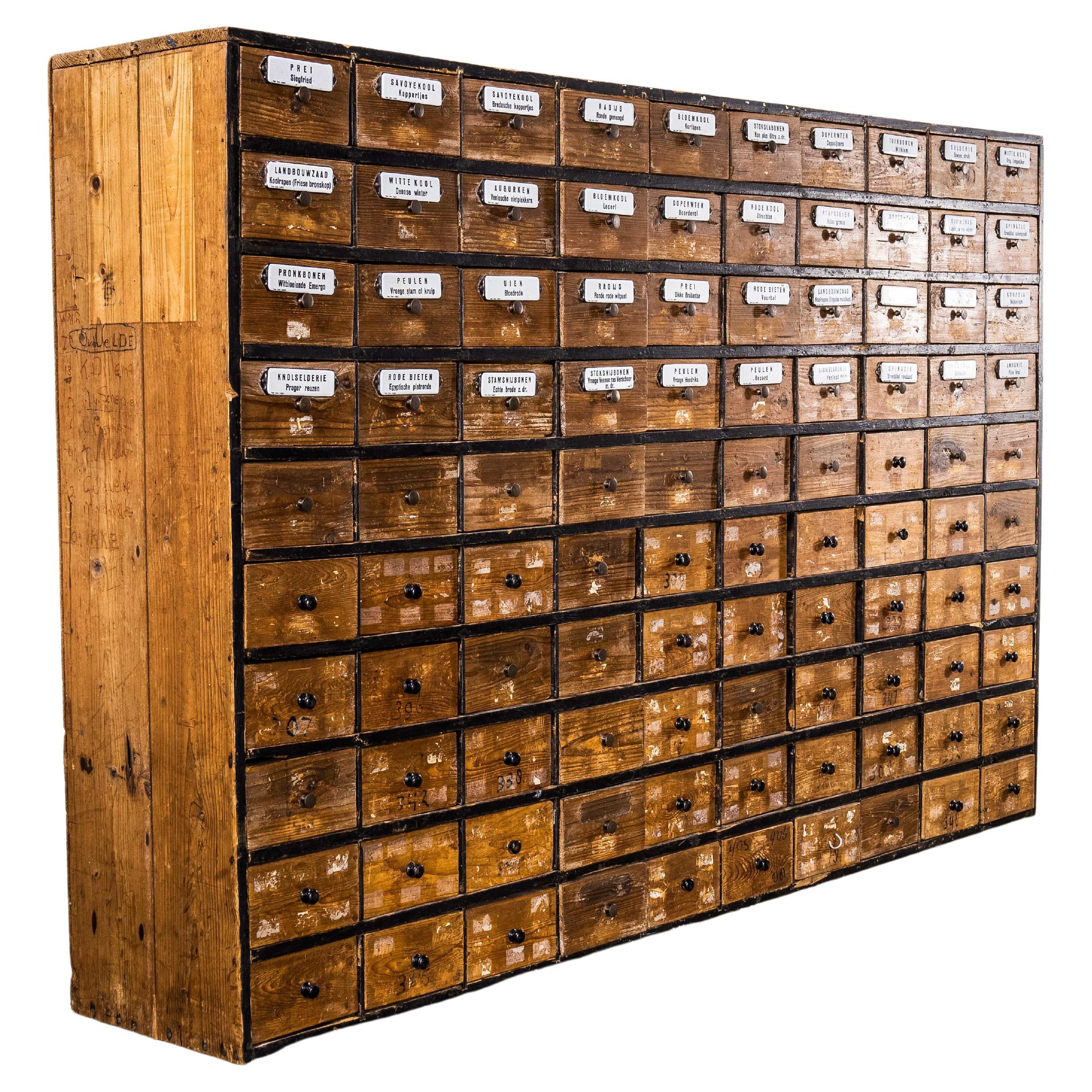 Sehr große holländische Schubladenbank aus den 1950er Jahren, einehundert Schubladen '1673' im Angebot