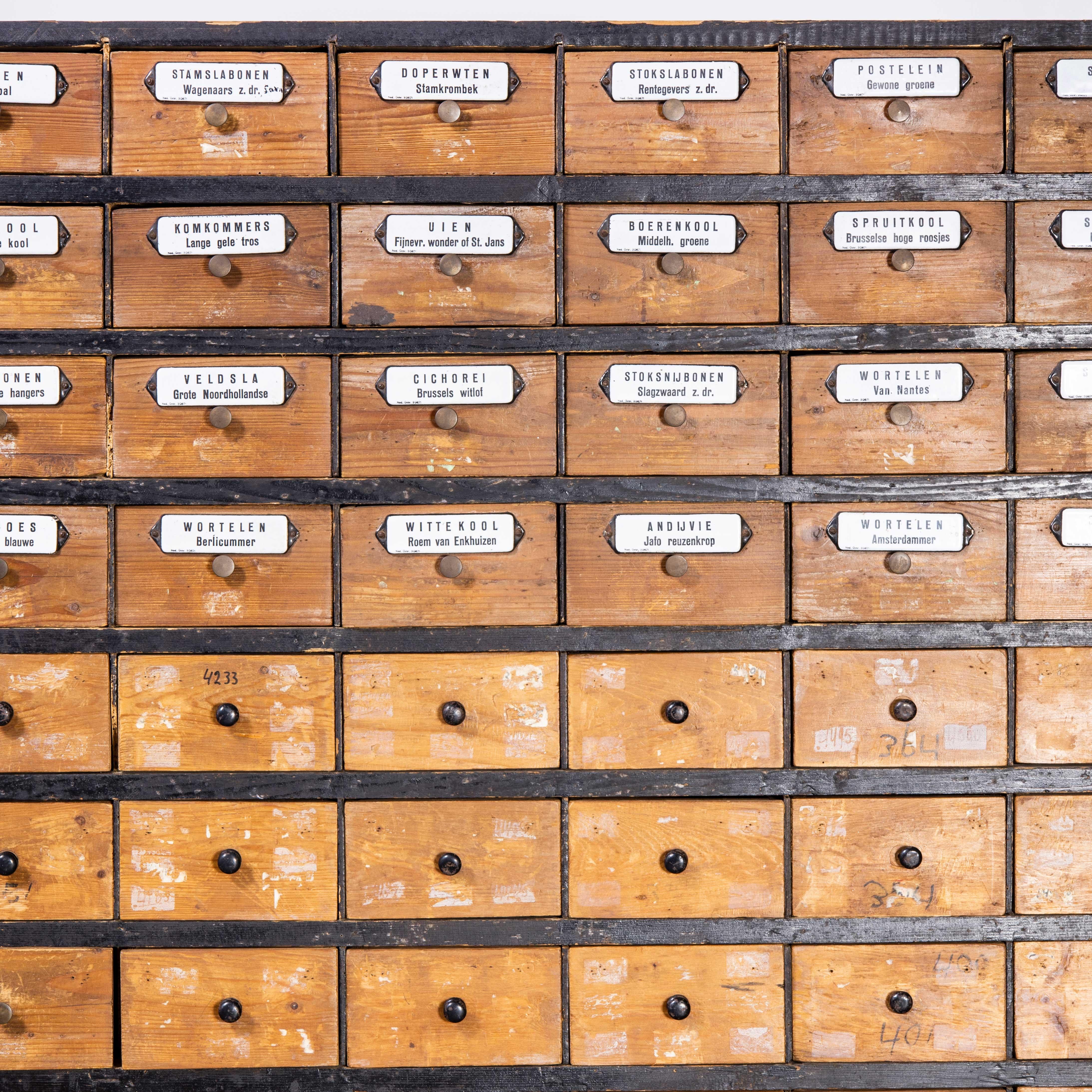 Sehr großer holländischer Saatschrank aus den 1950er Jahren, einehundert Schubladen '1672' im Angebot 3