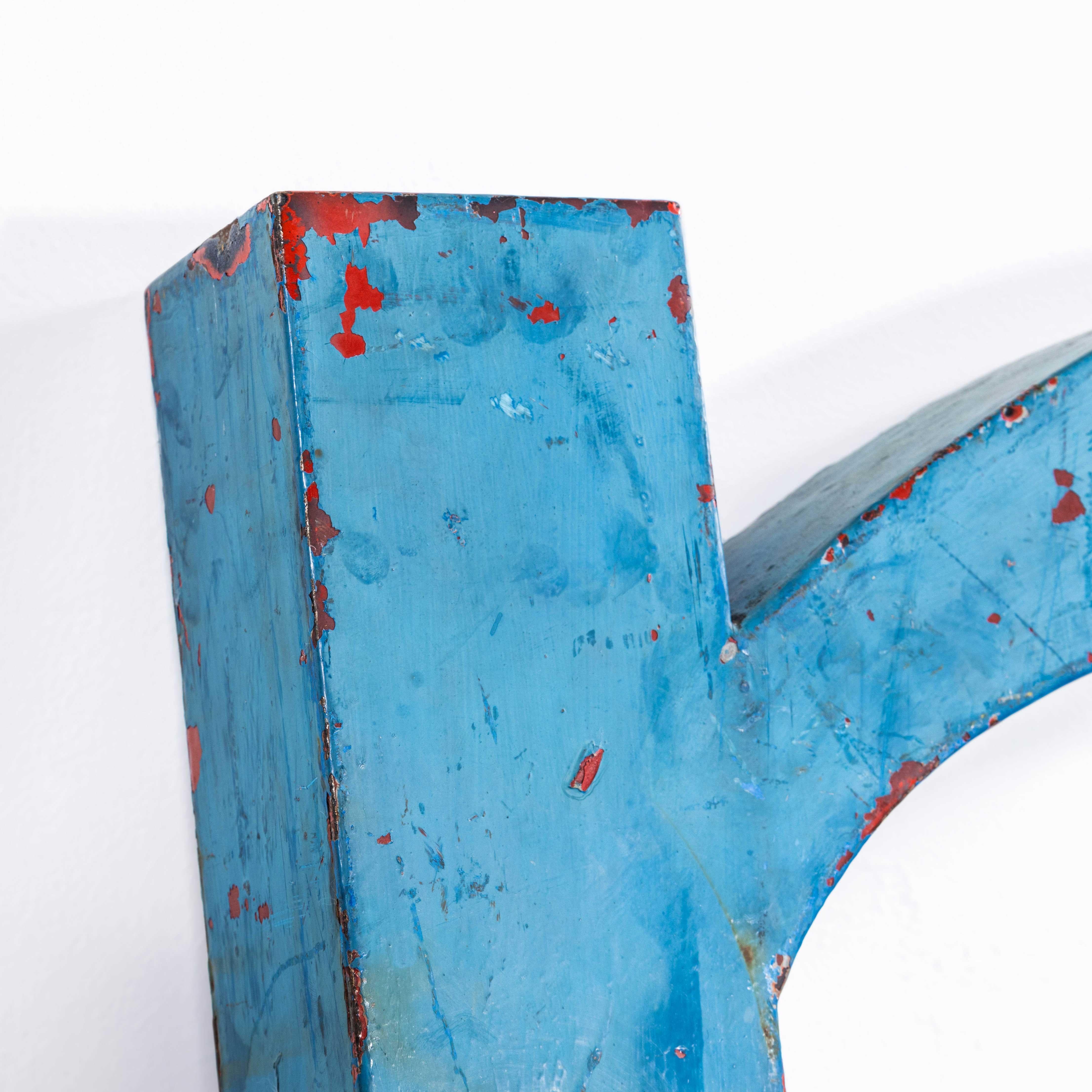 Milieu du XXe siècle Très grande lettre de signalisation industrielle des années 1950 - Bleu R en vente