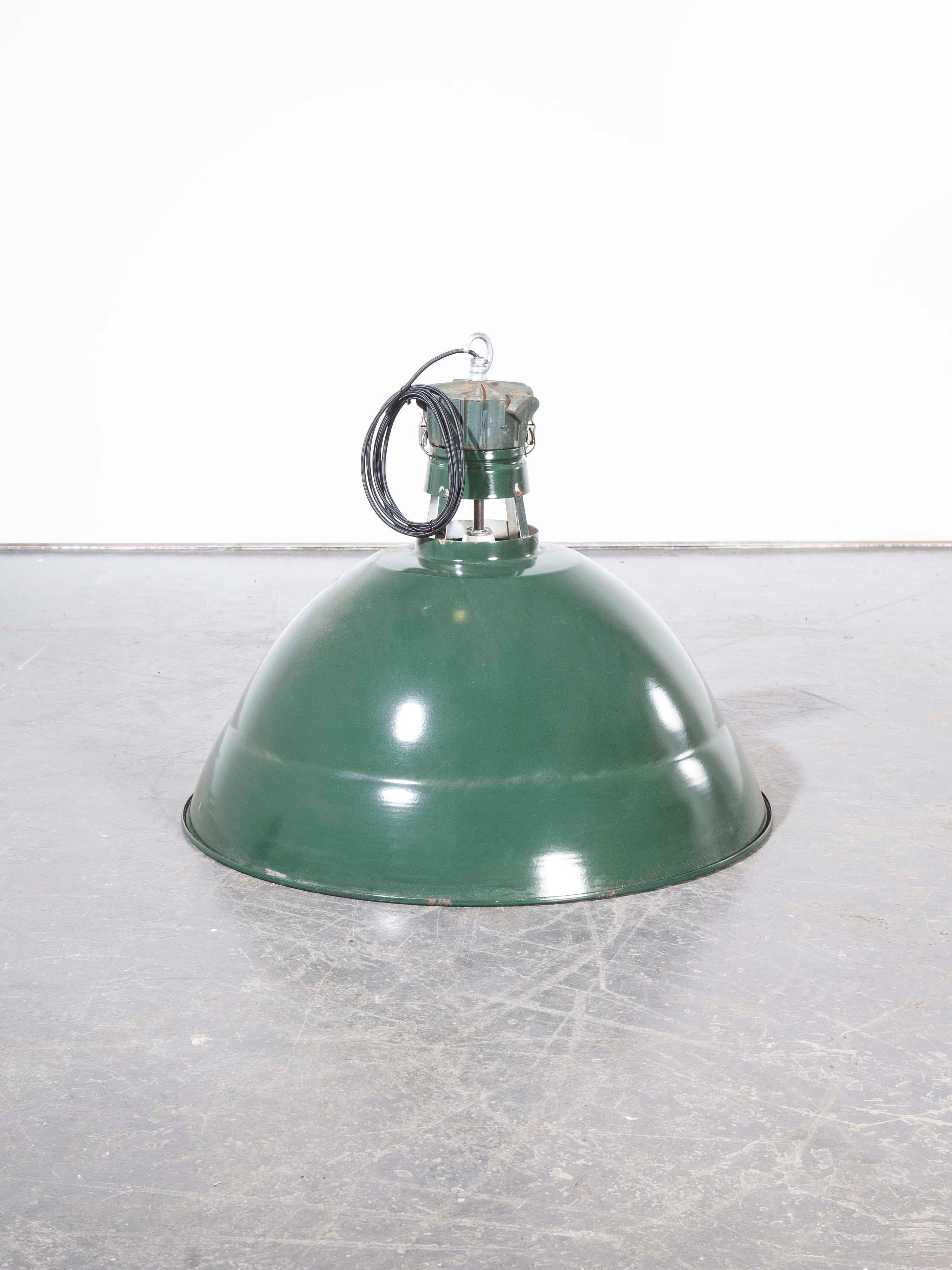 1950s very large industrial green French enamel ceiling pendant lamps/light shades – Sammode. Founded in 1927 by Louis Lemaire in Châtillon-sur-Saône, Sammode was the preminent industrial lamp manufacturer of France. These lamps were a mainstay of