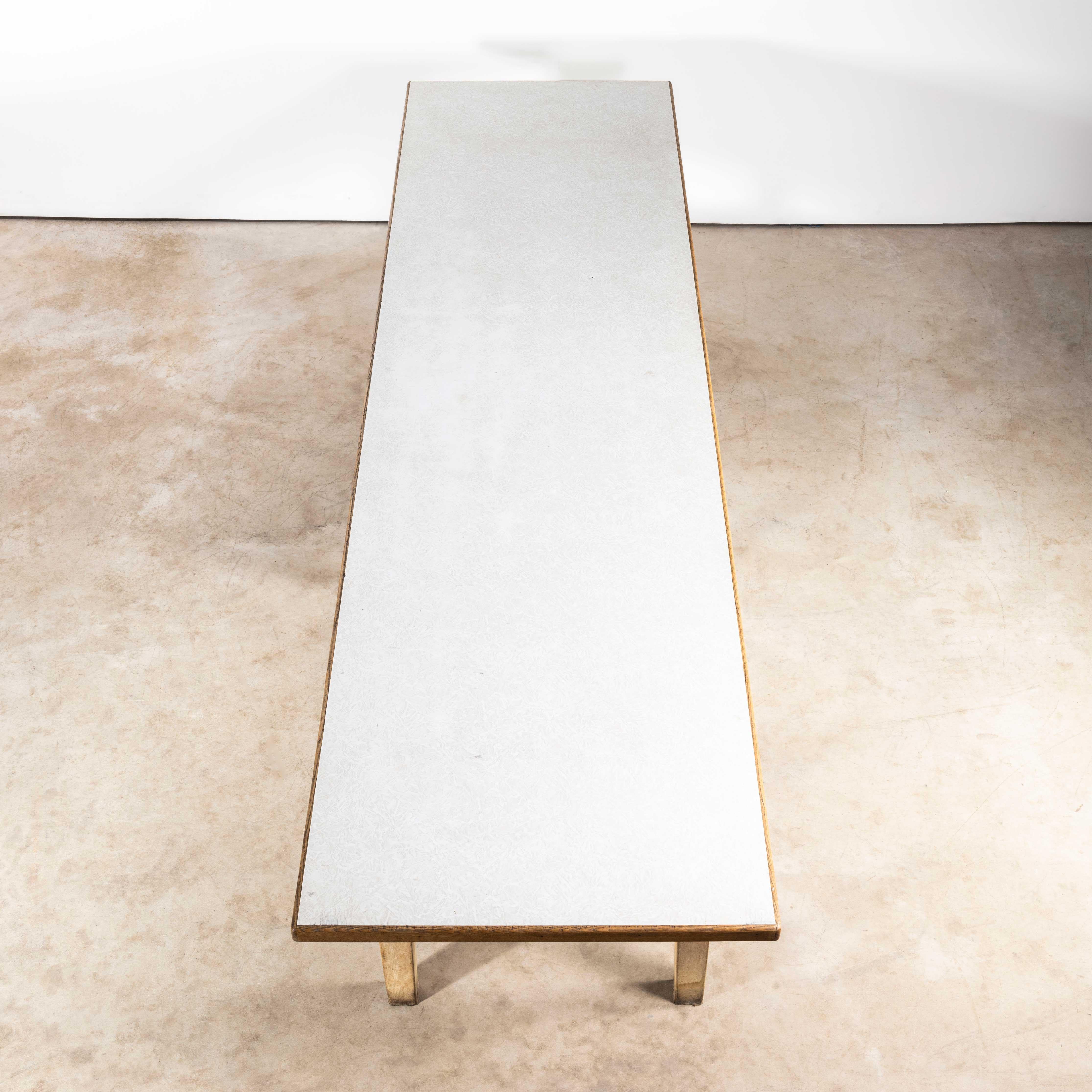 Très grande table de prépeuve de sculpture française d'origine des années 1950 en vente 5
