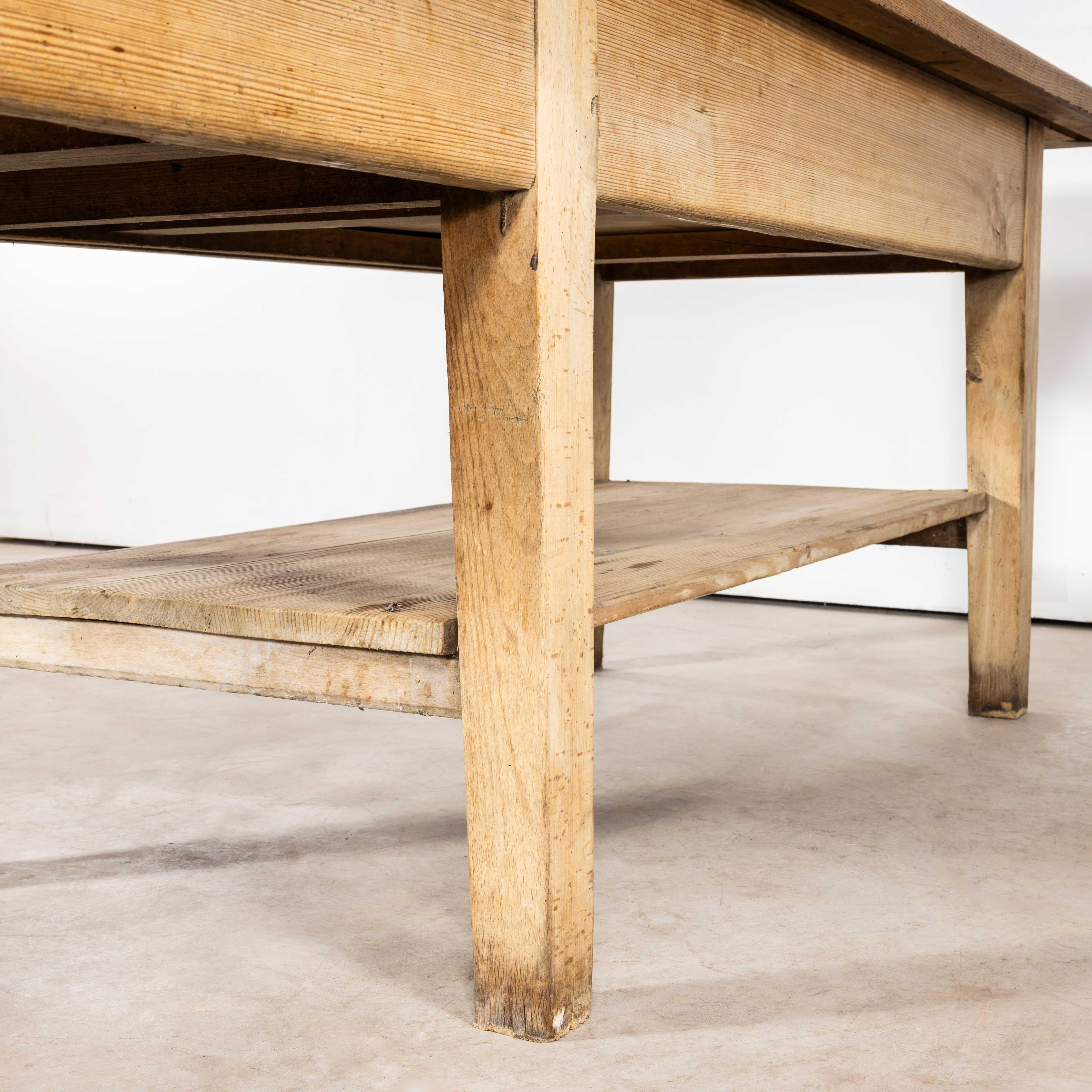 Très grande table de prépeuve de sculpture française d'origine des années 1950 en vente 6