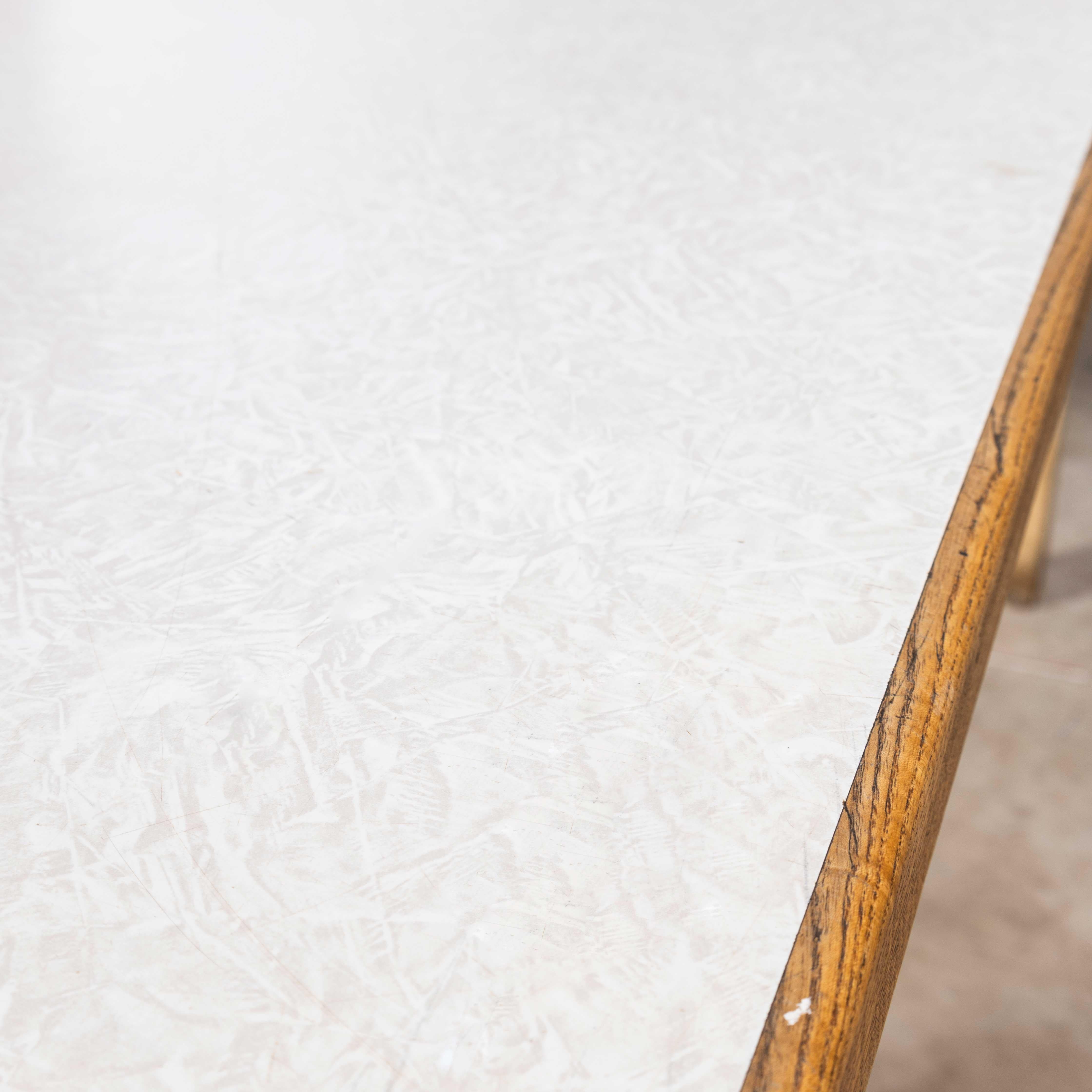 Très grande table de prépeuve de sculpture française d'origine des années 1950 en vente 7
