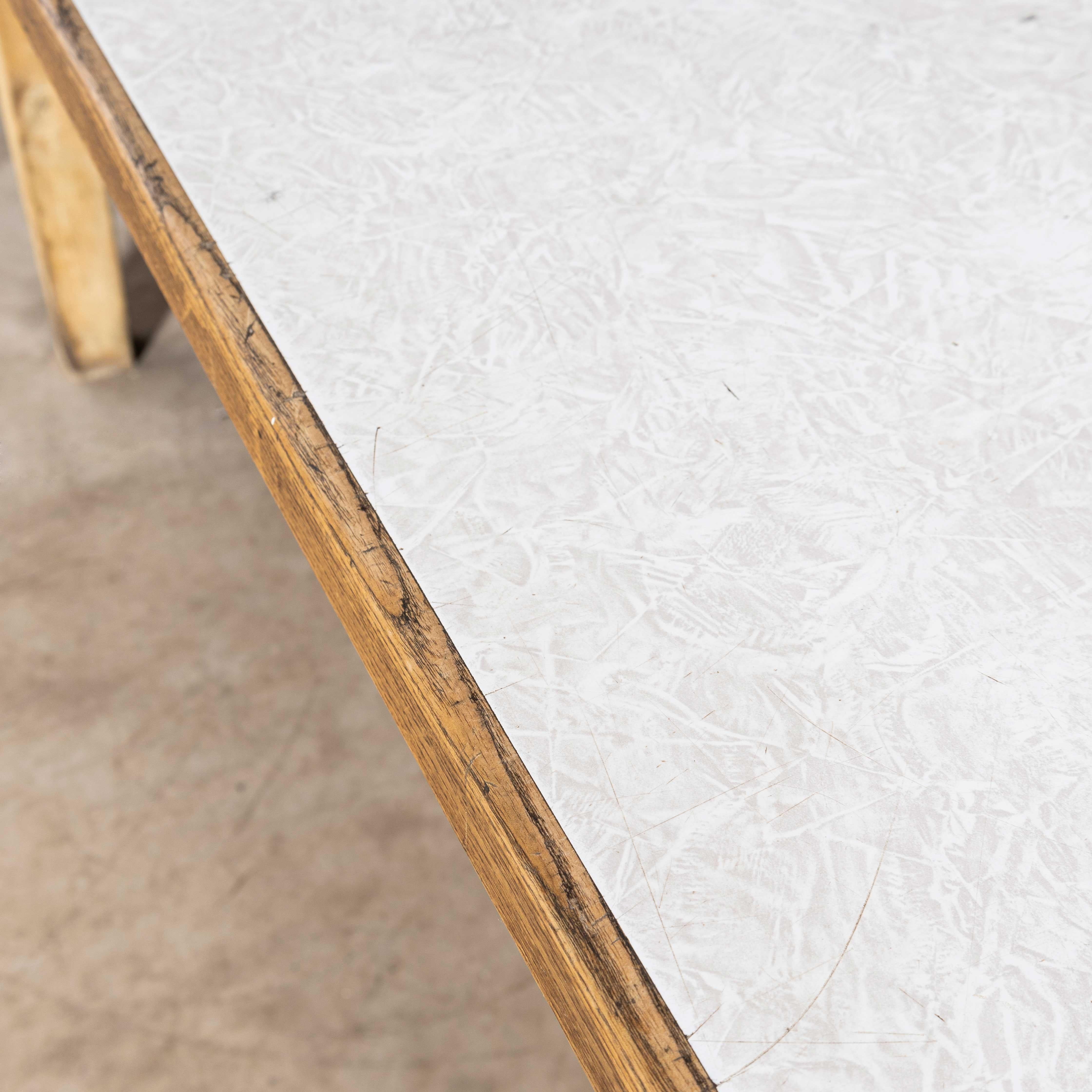 Très grande table de prépeuve de sculpture française d'origine des années 1950 en vente 8